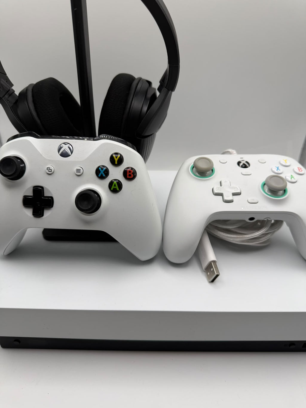 Microsoft Xbox One X 1TB White, Grade B