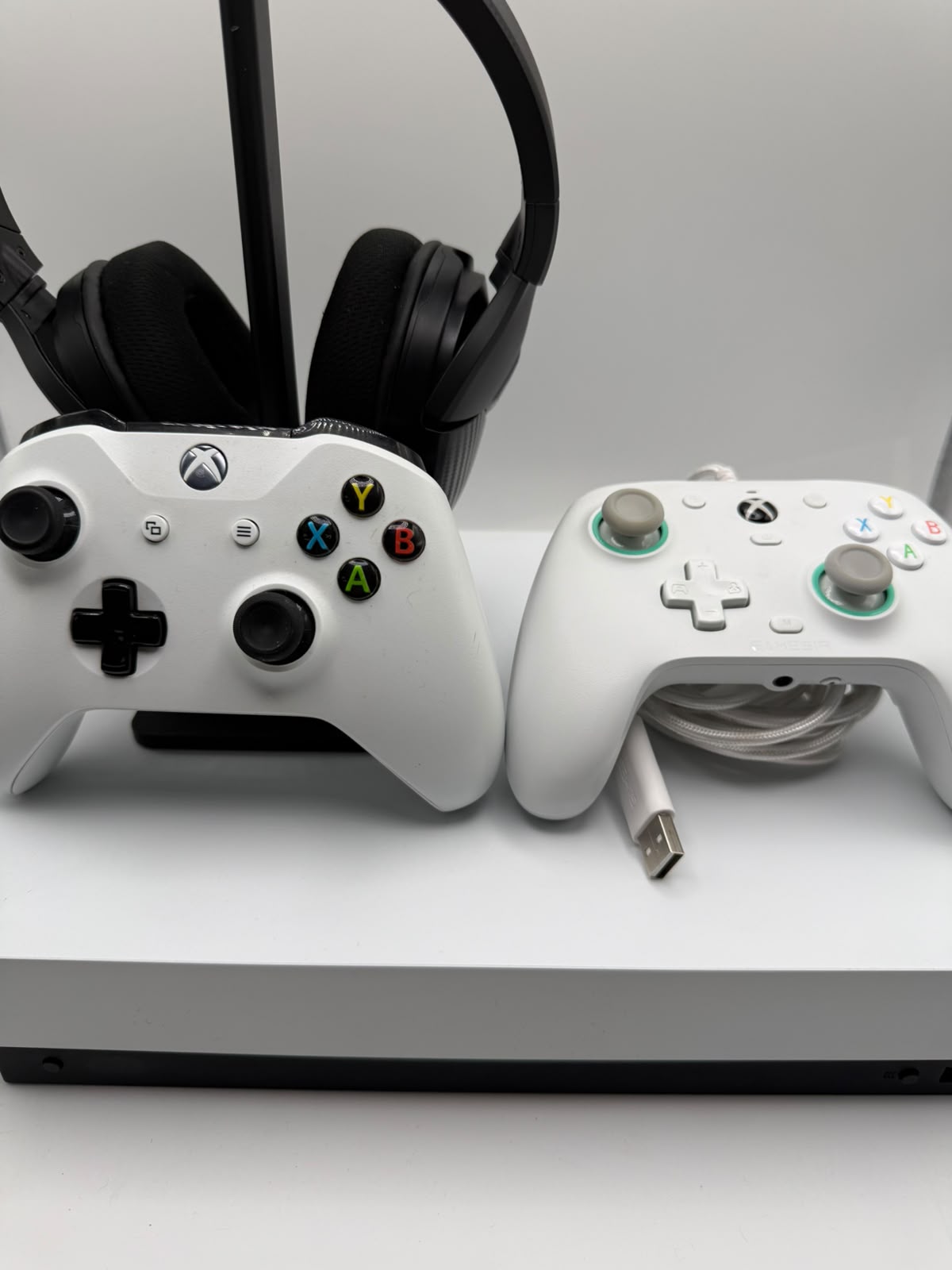 Microsoft Xbox One X 1TB White, Grade B