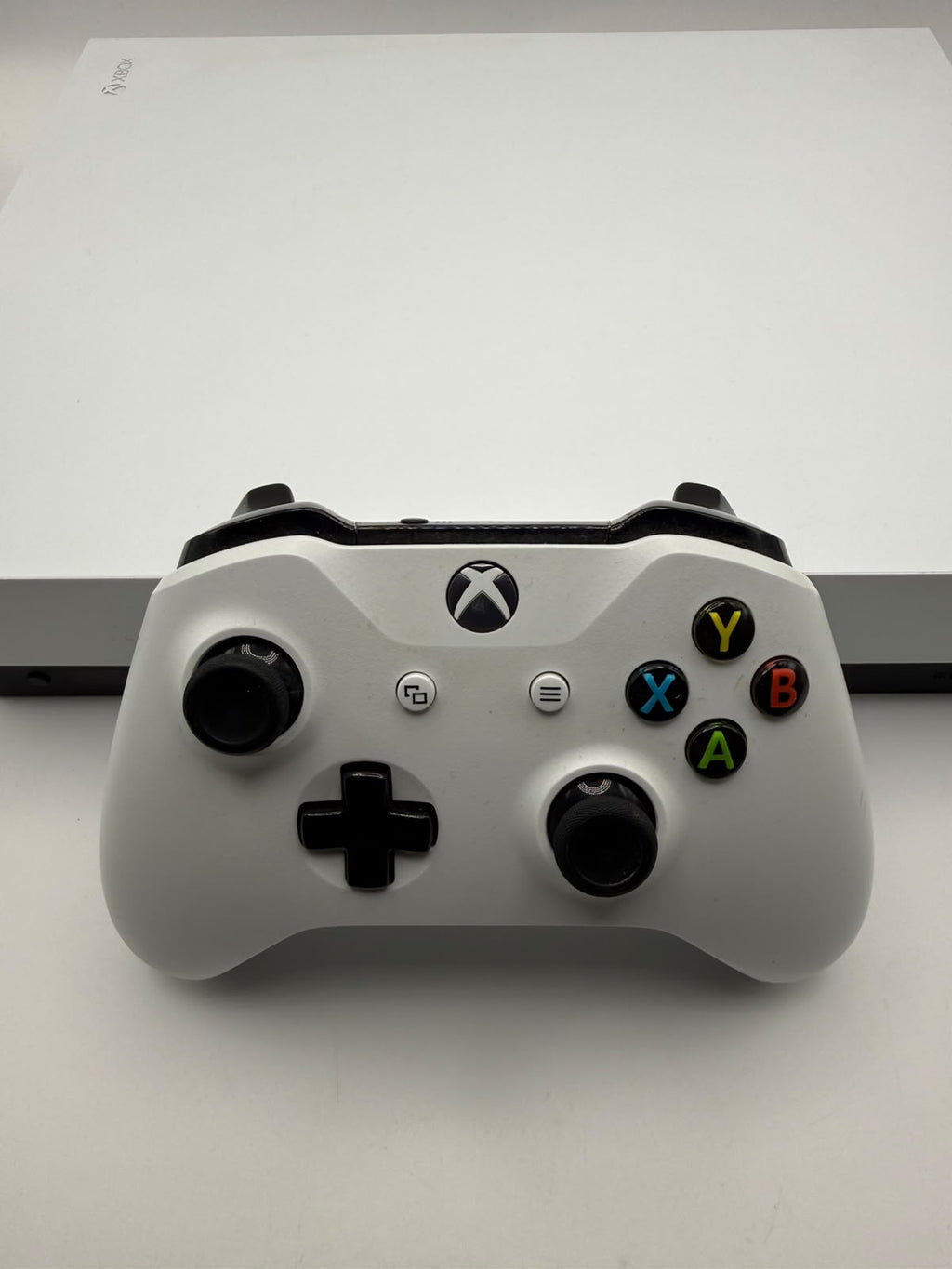 Microsoft Xbox One X 1TB White, Grade B