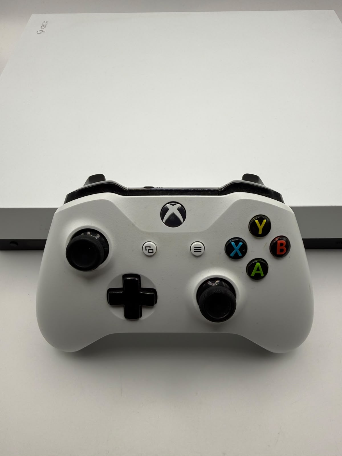 Microsoft Xbox One X 1TB White, Grade B