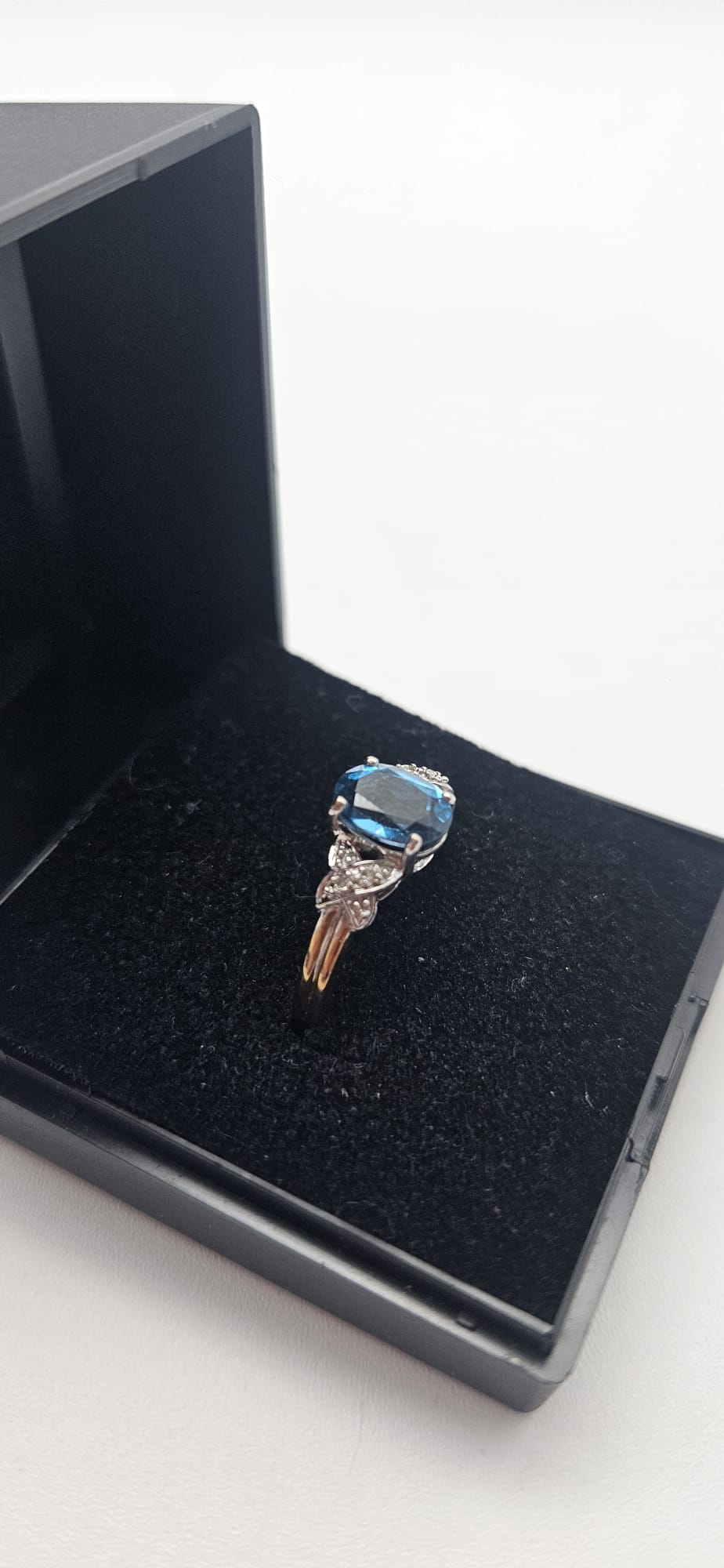 9ct Blue Gem Ring , Size P, 1.92g
