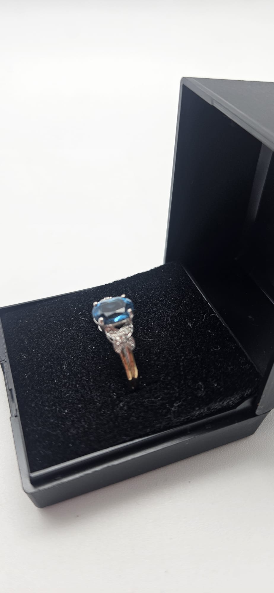 9ct Blue Gem Ring , Size P, 1.92g