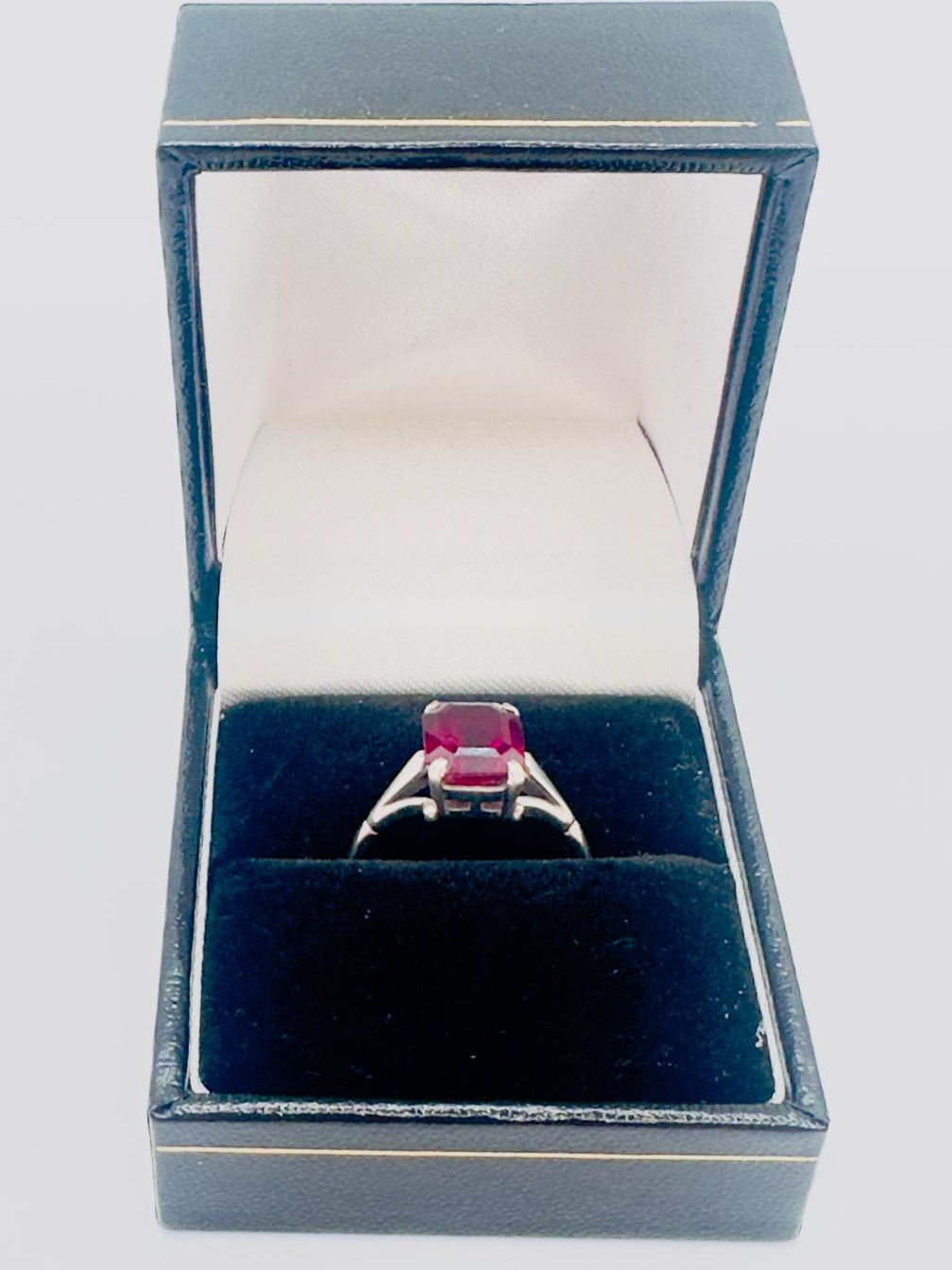 18ct, White Gold Ring, Red Stone, Size O, 3.67g