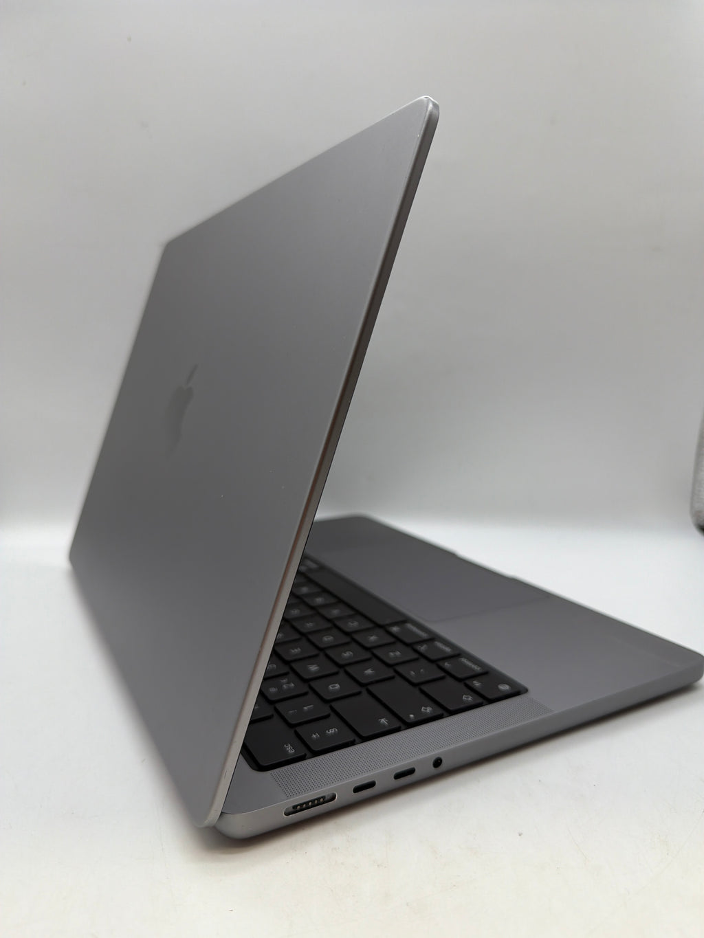 Apple MacBook Pro 14" M1 Pro 1TB Silver, Grade B
