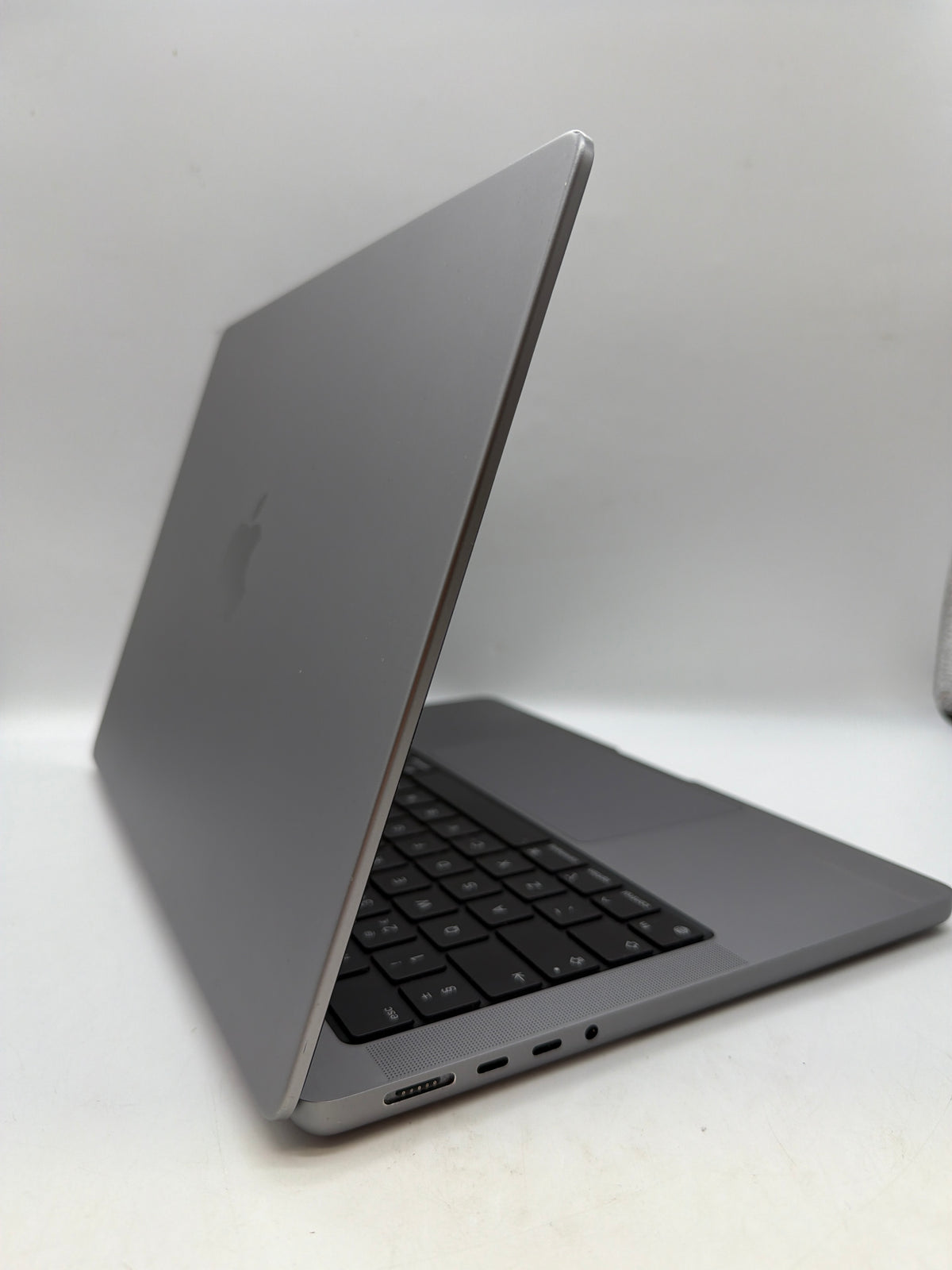 Apple MacBook Pro 14" M1 Pro 1TB Silver, Grade B