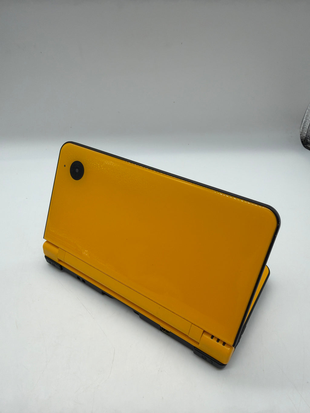 Nintendo DSi XL Yellow, Grade B
