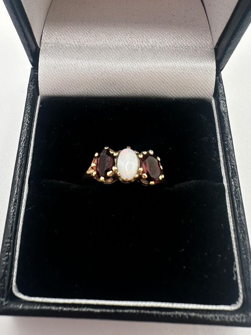 9ct, Gold Ring, 3 Stones, Size M, 2.32g