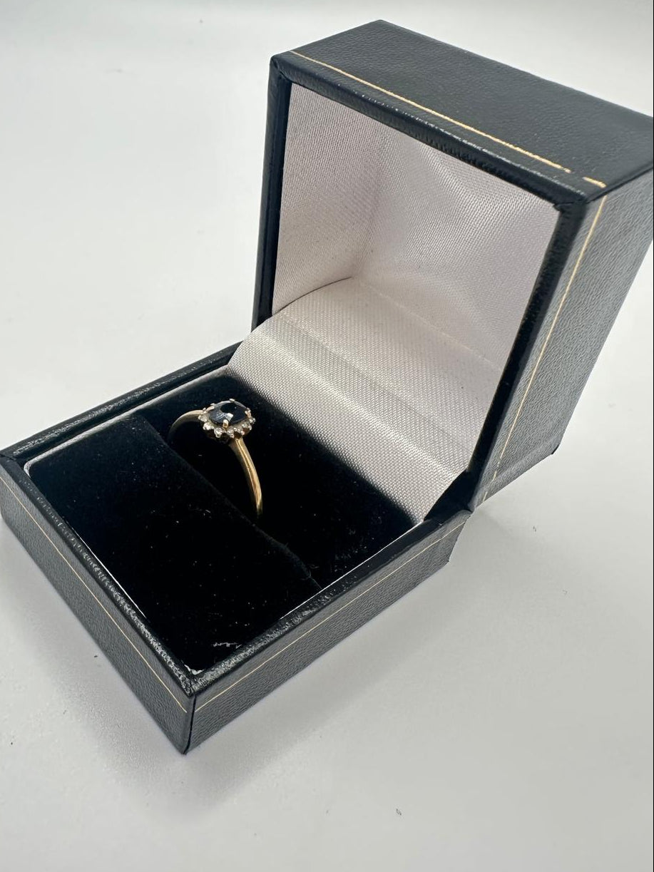 9ct, Gold Ring, Black Stone, Size P, 1.70g
