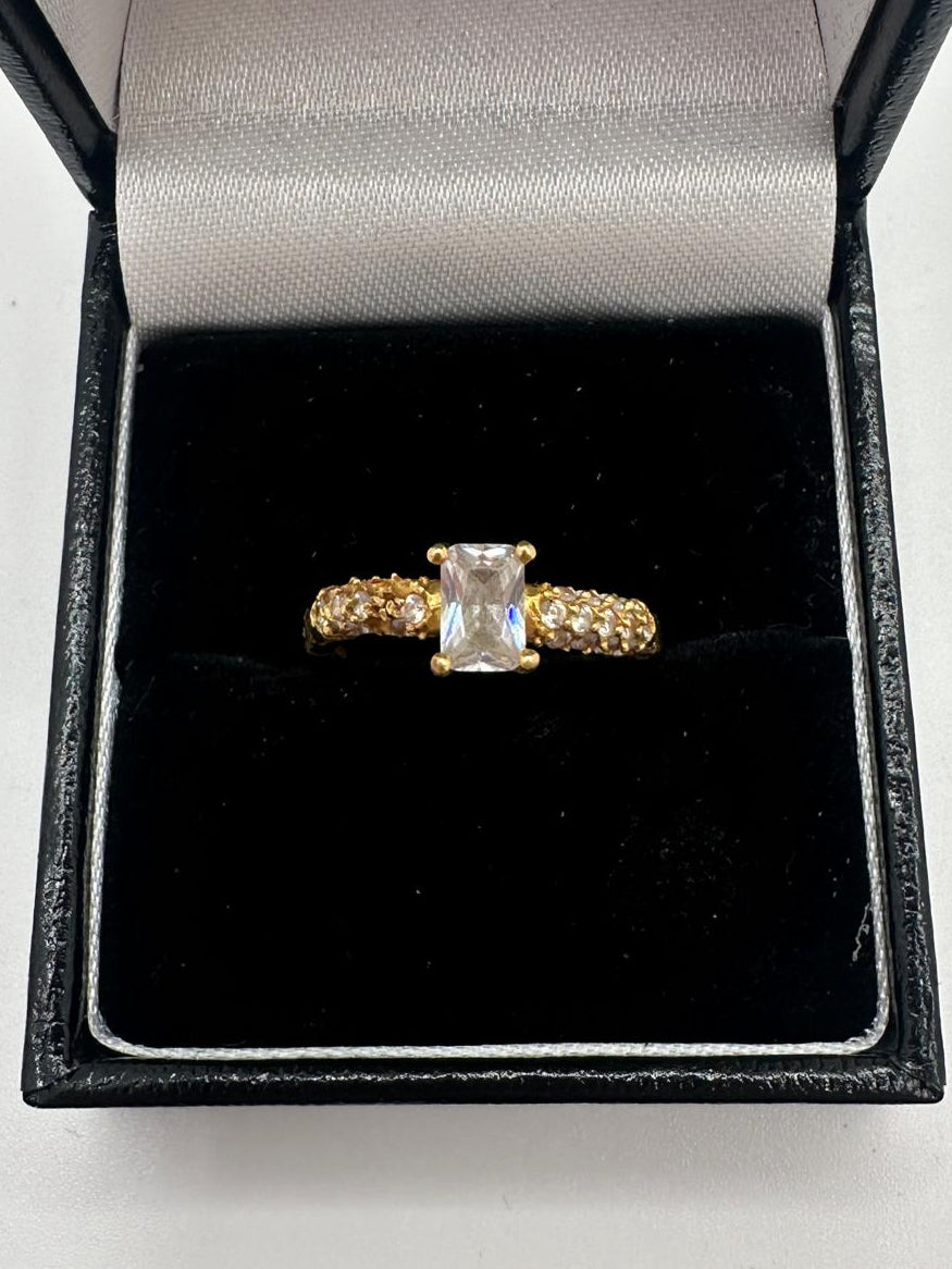 18ct, Gold Ring, With Stone, Size L, 3.48g