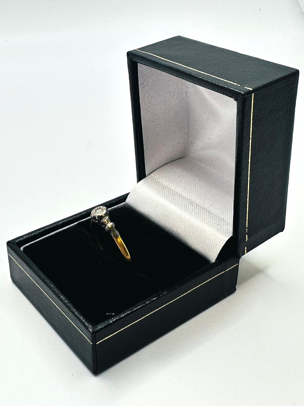 18ct, Gold Ring, With Stone, 1.76g, Size N