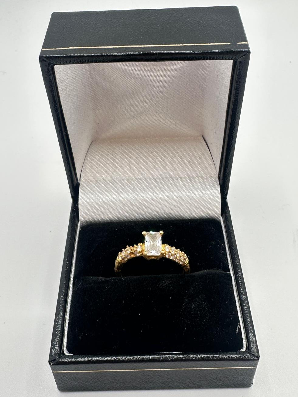 18ct, Gold Ring, With Stone, Size L, 3.48g