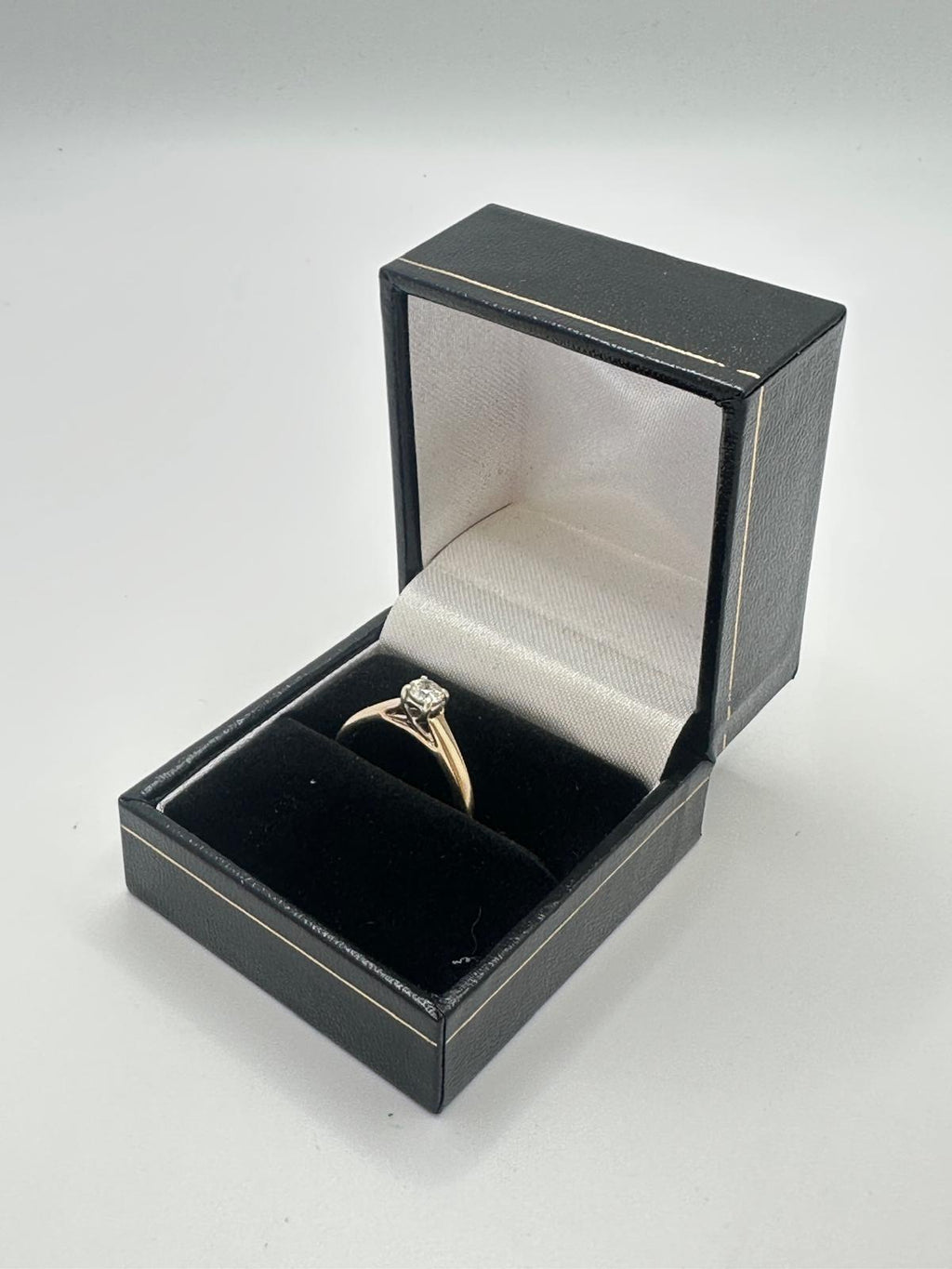 9ct Gold Ring With Stone