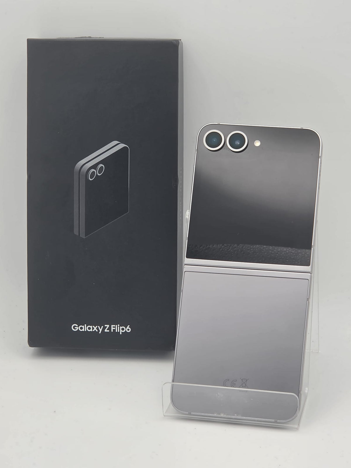 Samsung Galaxy Z Flip 6 256GB Silver Shadow, Grade B