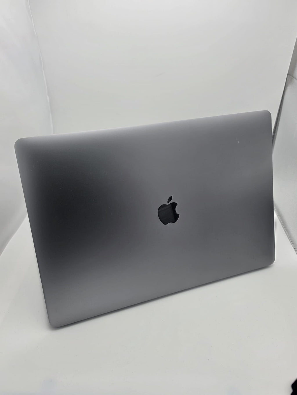 Macbook Pro 15" A1707 512GB, Silver, Grade C