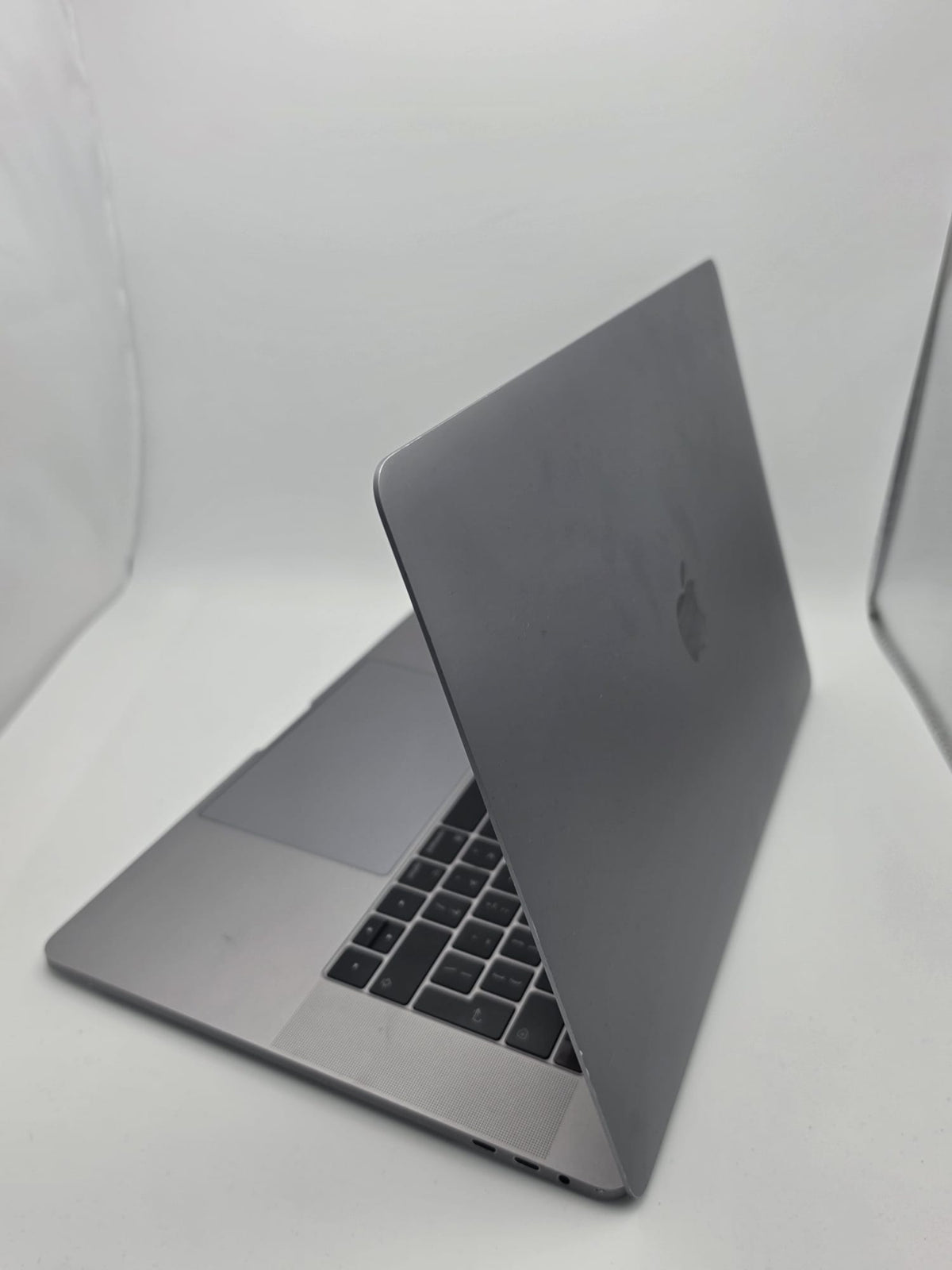 Macbook Pro 15" A1707 512GB, Silver, Grade C