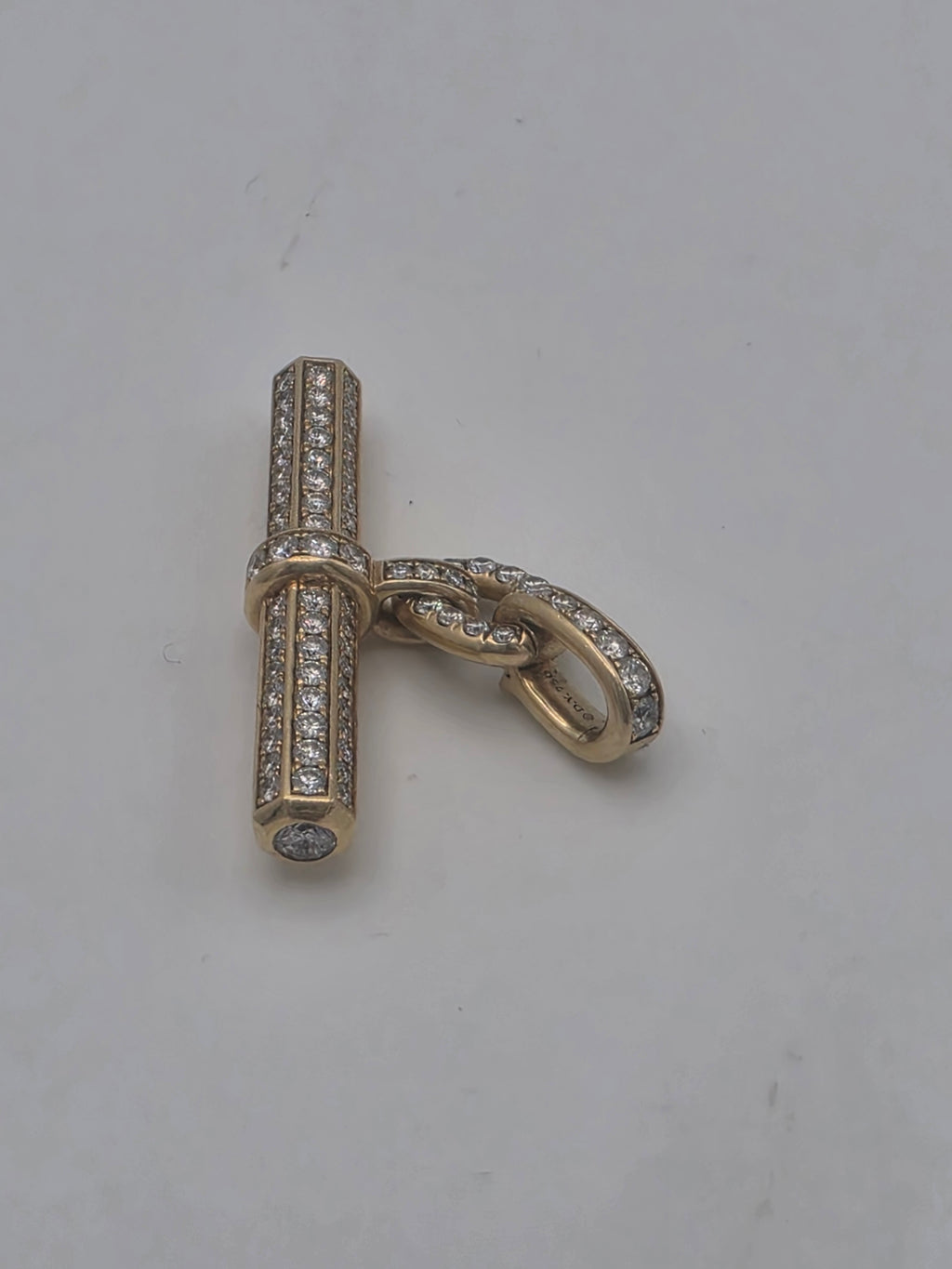 18CT Gold T-Bar Pendant, 10.45G