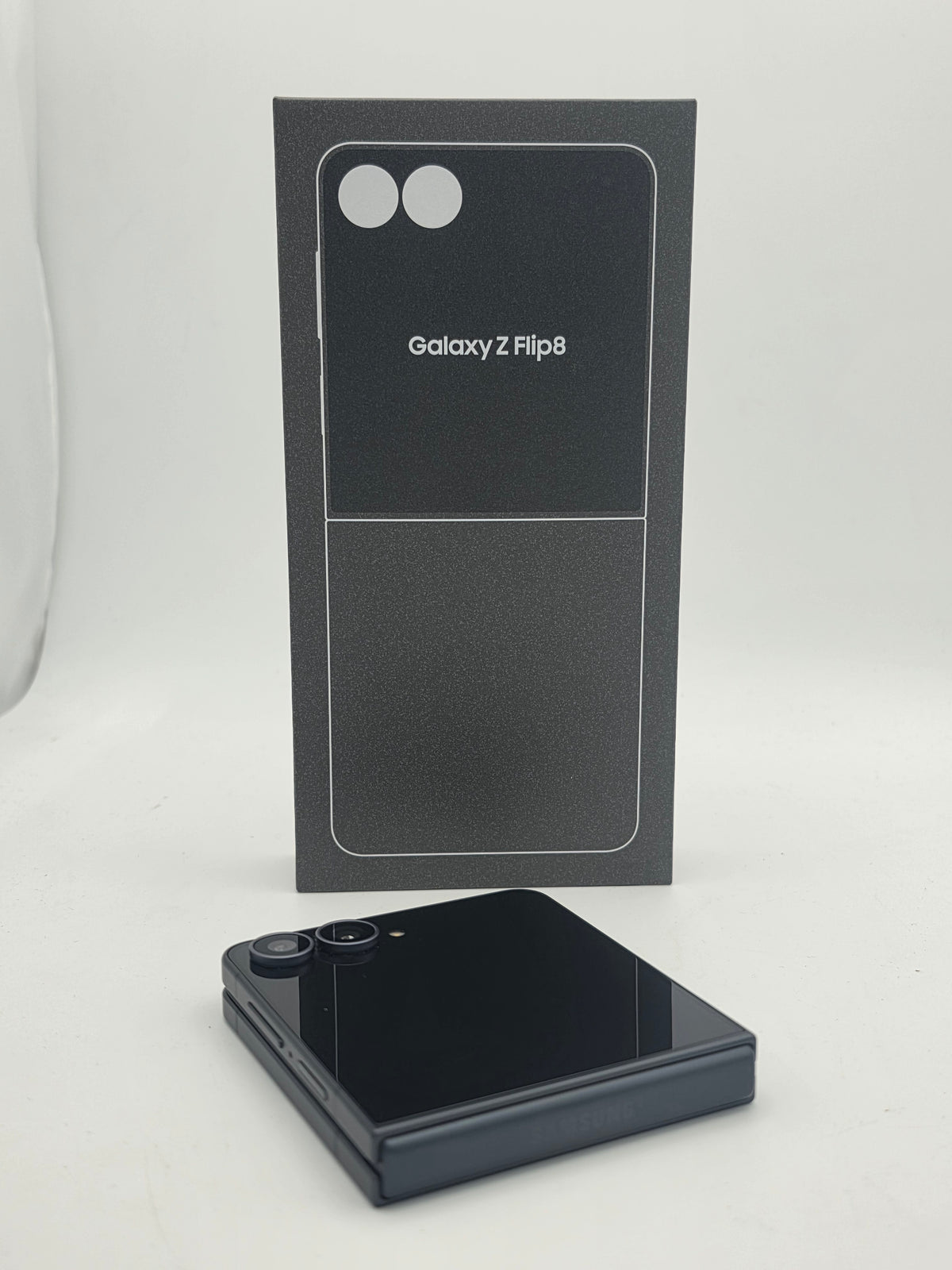Samsung Galaxy Z Flip 8 256GB Graphite, Grade A
