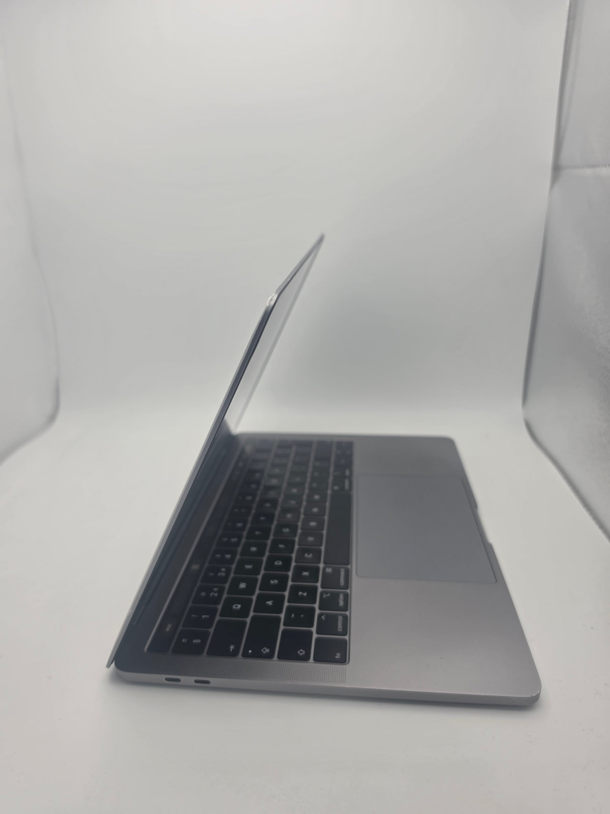 Apple MacBook Pro 13" 2019 (Intel i5) 256GB Silver, Grade C