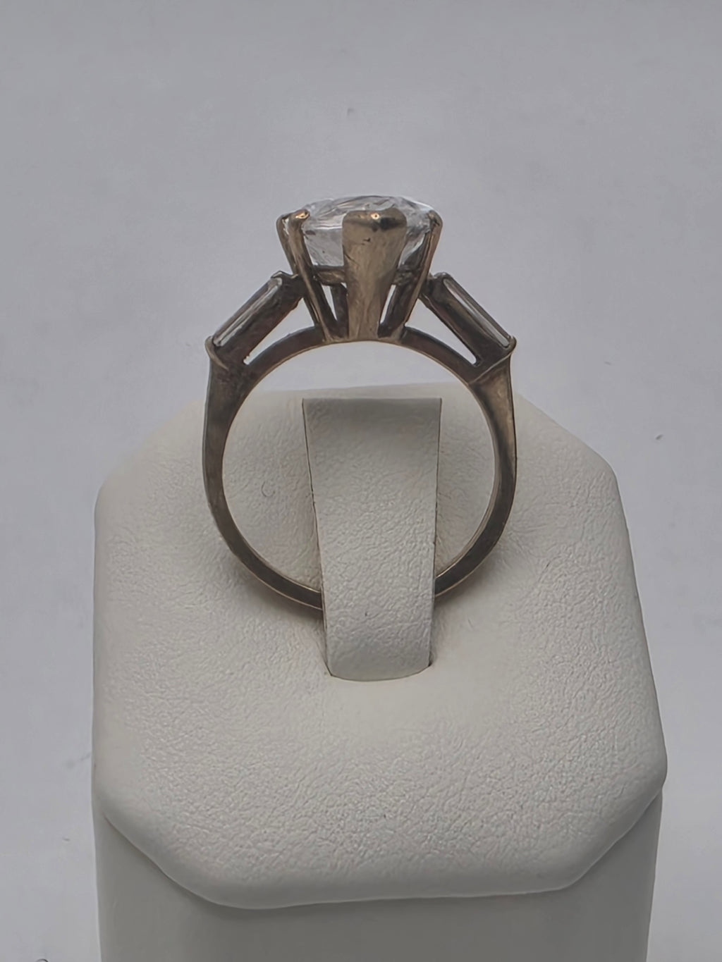 9ct Marquise Cut Gold Ring, Size O, 6.05G