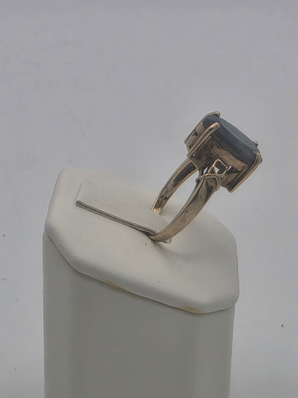 9ct Gold Cockatail Ring, Size O, 4.55G