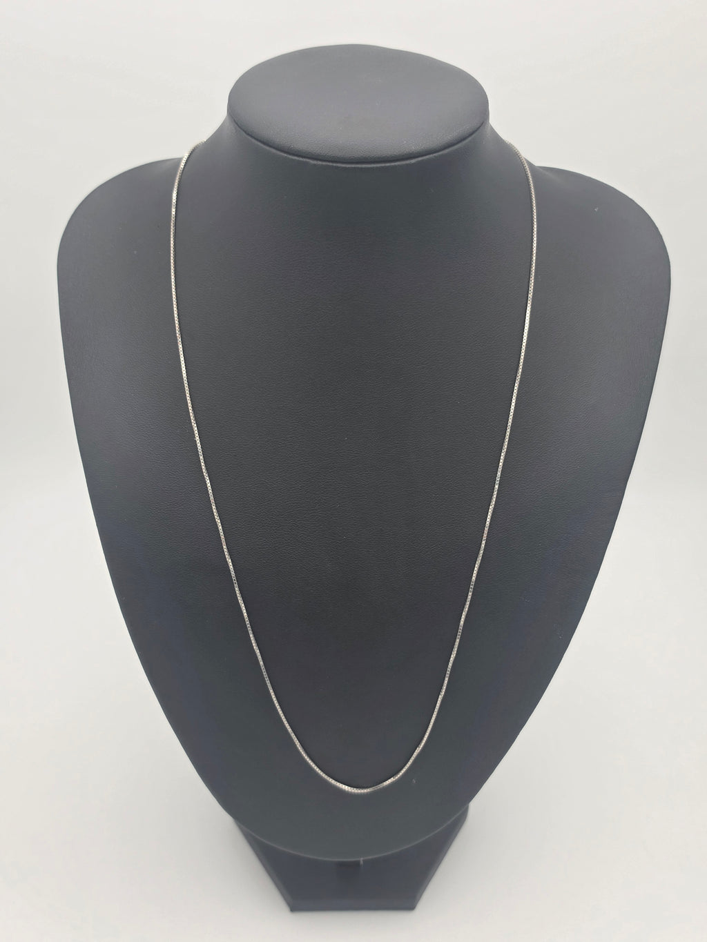 18ct White Gold Box Link Chain, 24", 4.71G