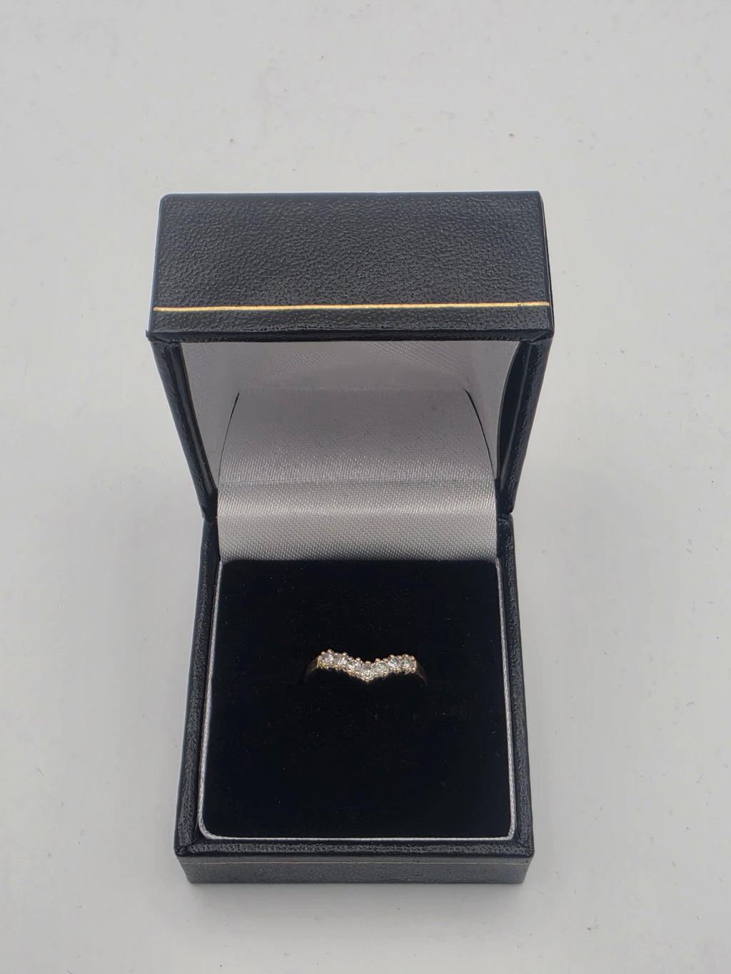 18ct Gold Chevron Ring, Size K, 1.6G