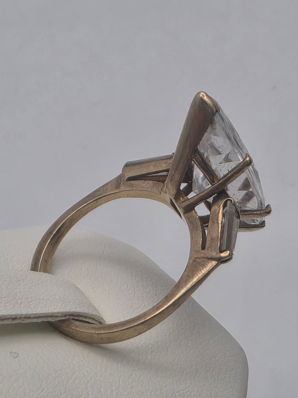 9ct Marquise Cut Gold Ring, Size O, 6.05G