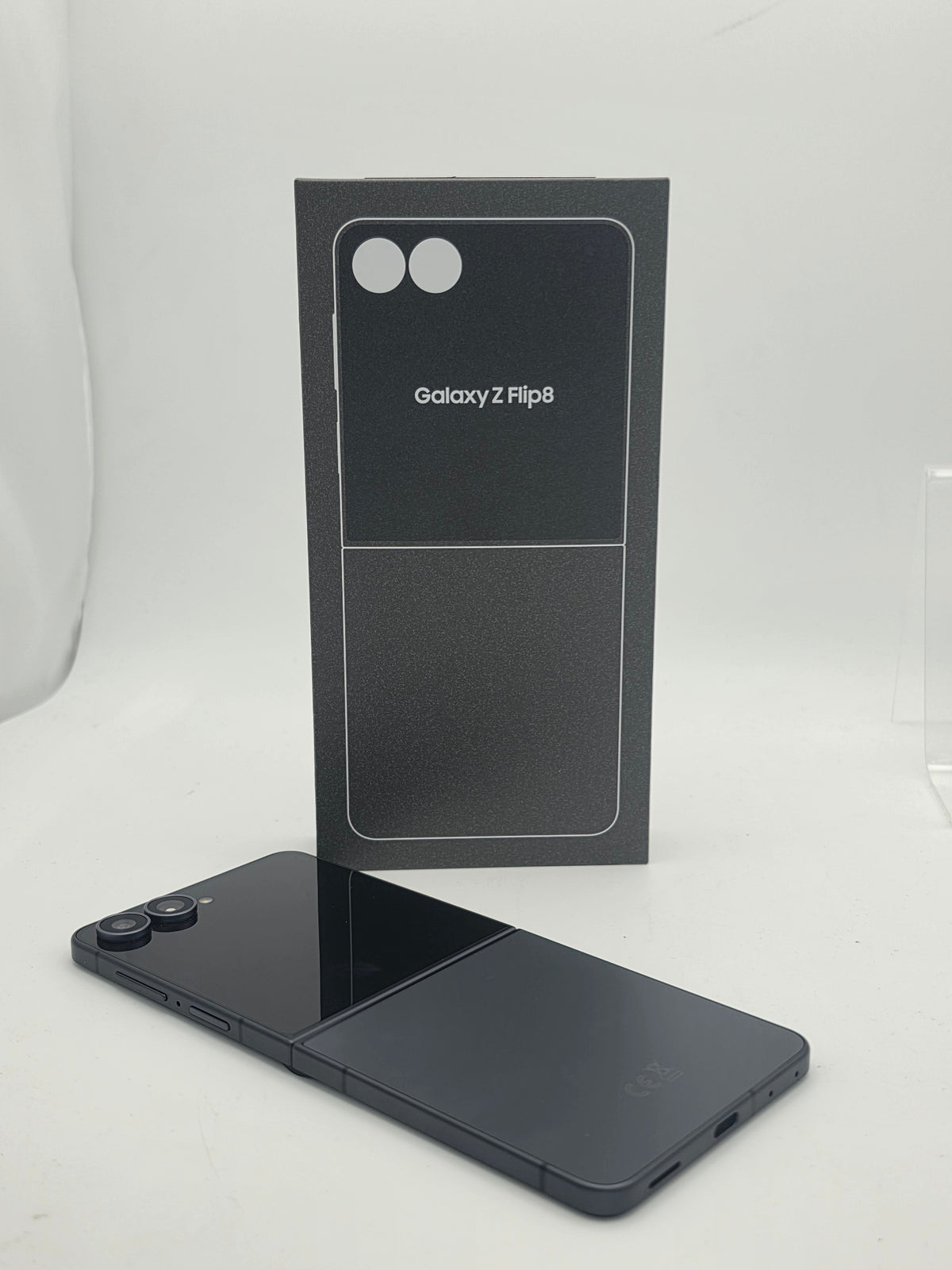 Samsung Galaxy Z Flip 8 256GB Graphite, Grade A