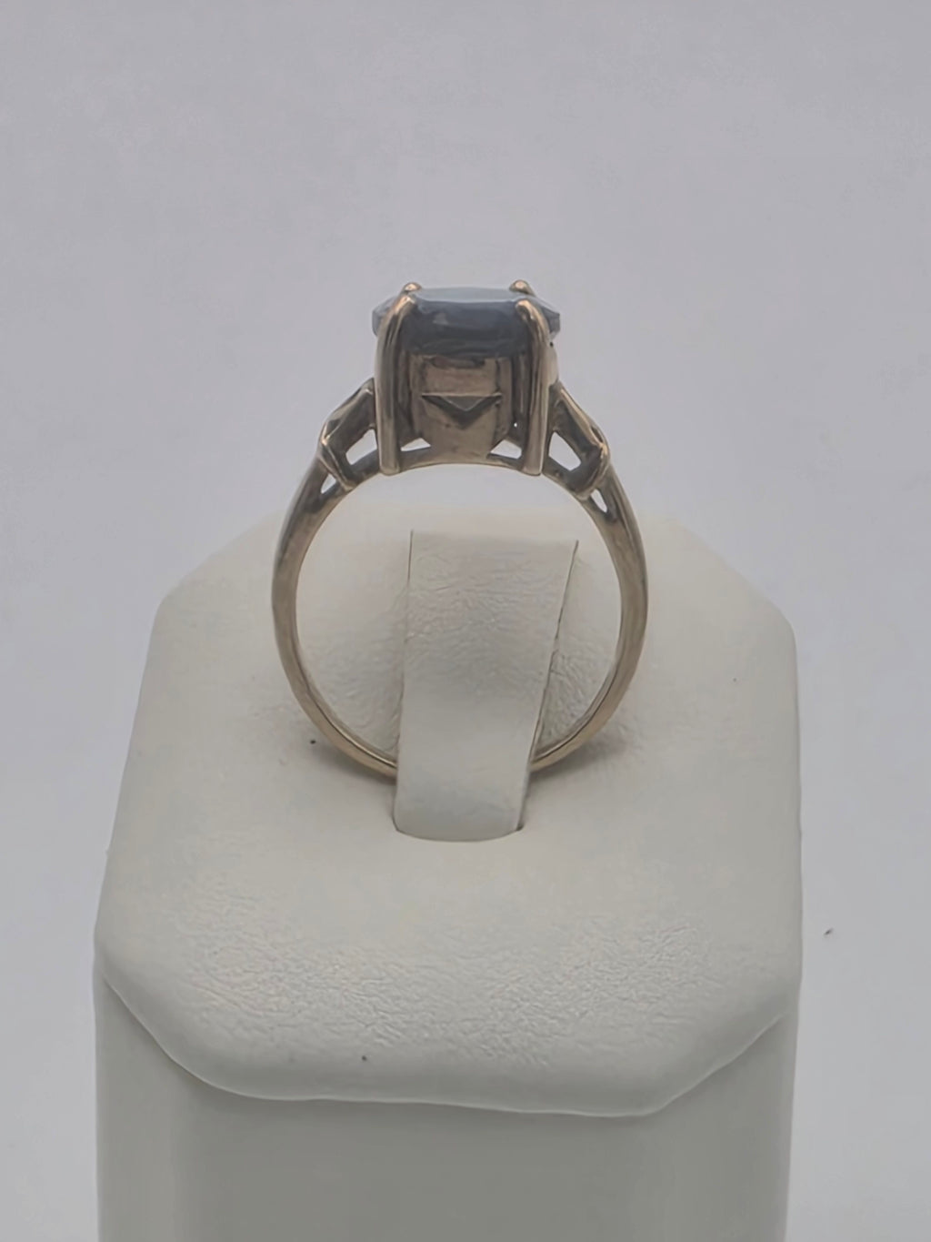 9ct Gold Cockatail Ring, Size O, 4.55G