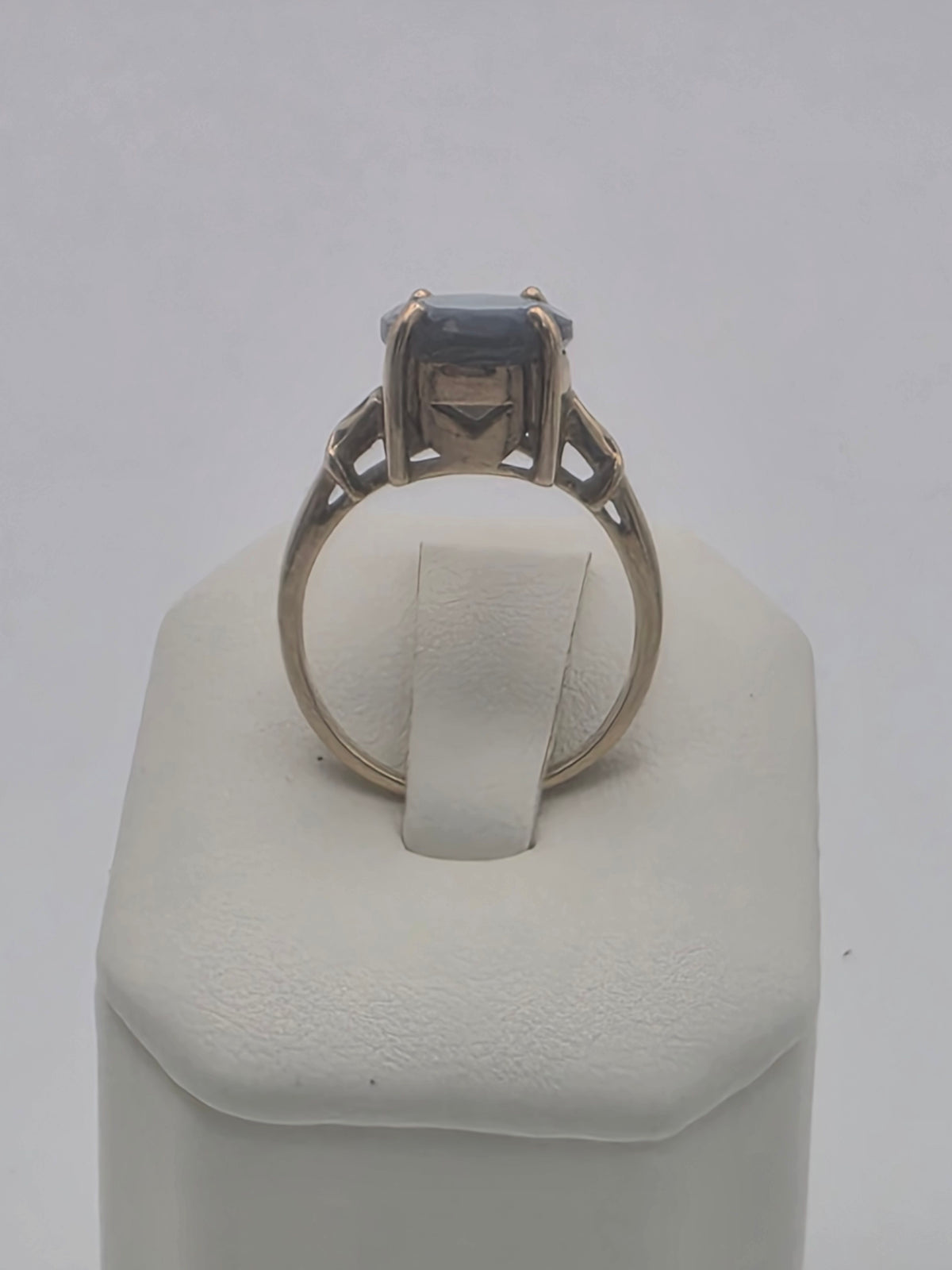 9ct Gold Cockatail Ring, Size O, 4.55G