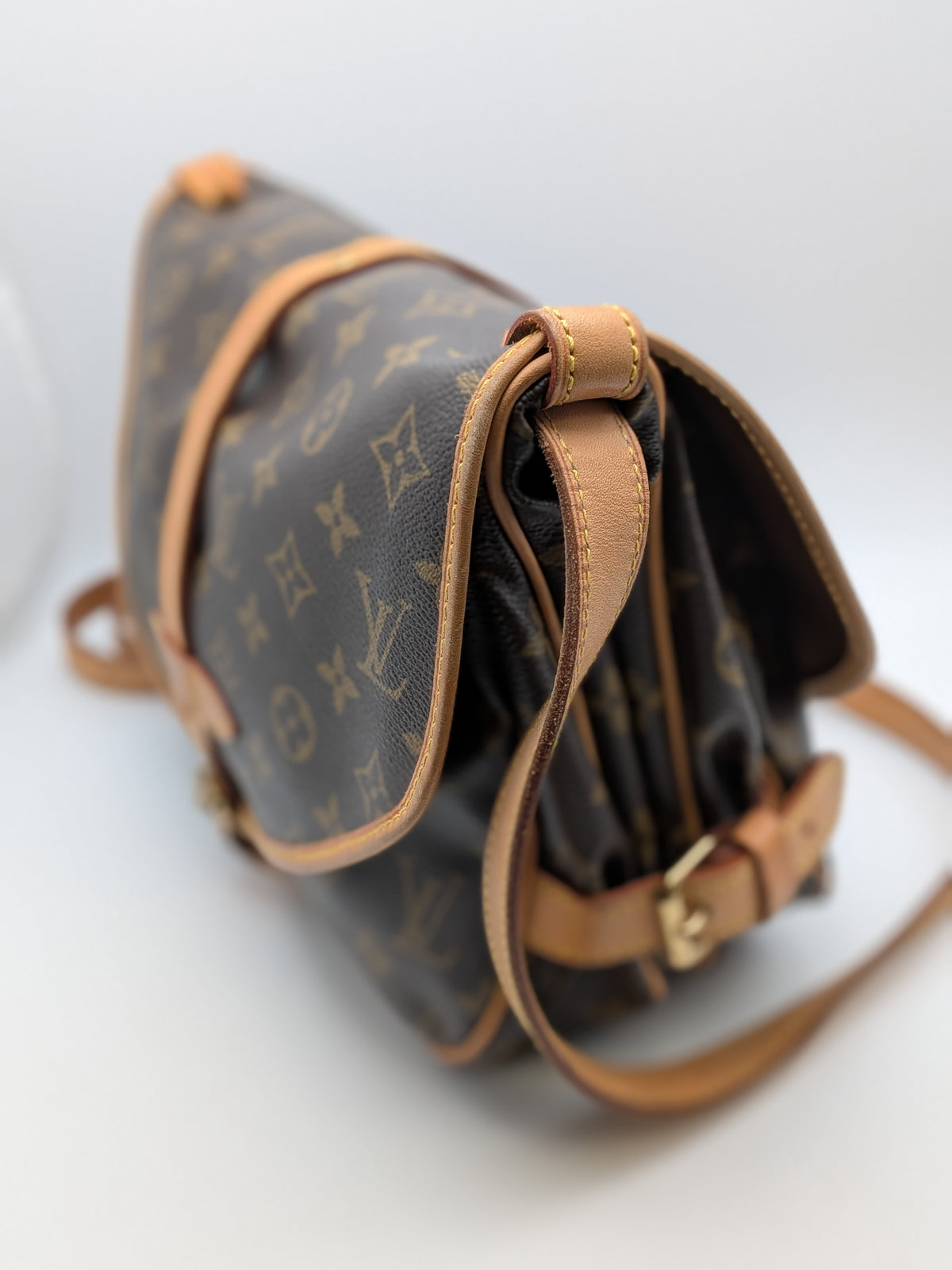 Louis Vuitton Saumur 30 Cross body Shoulder Bag, Grade B