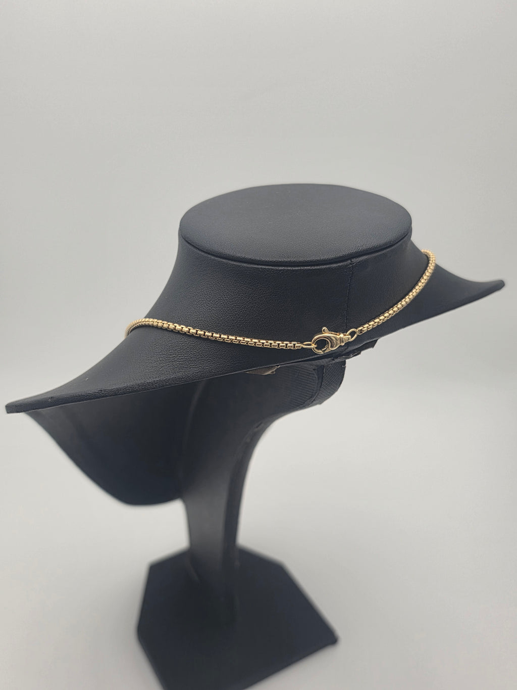 18CT Gold Box Chain with Pendant 22.5", 22.86G