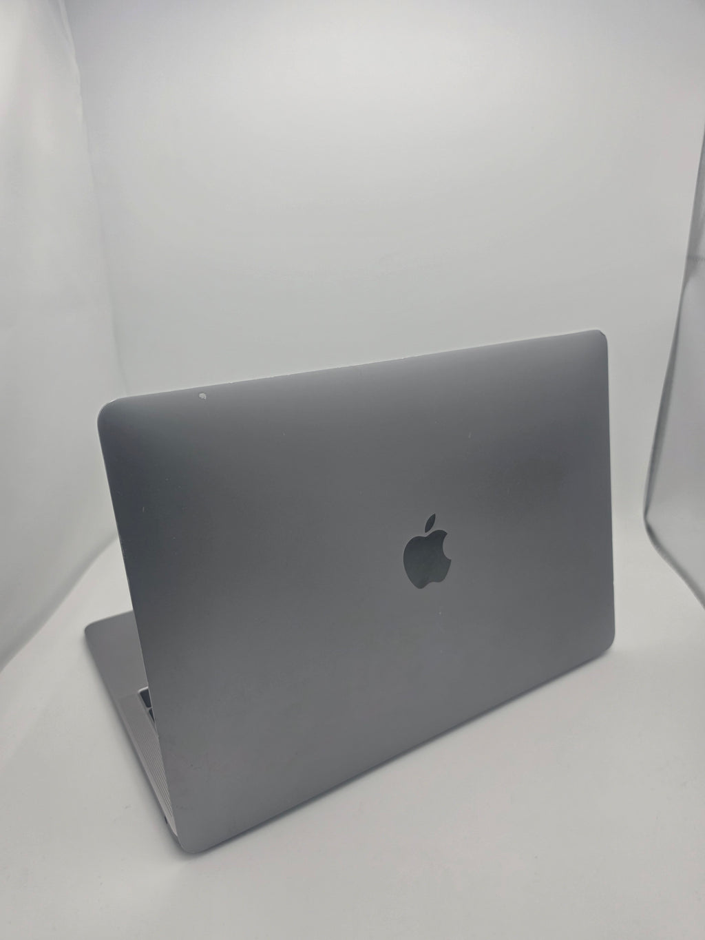 Apple MacBook Pro 13" 2019 (Intel i5) 256GB Silver, Grade C