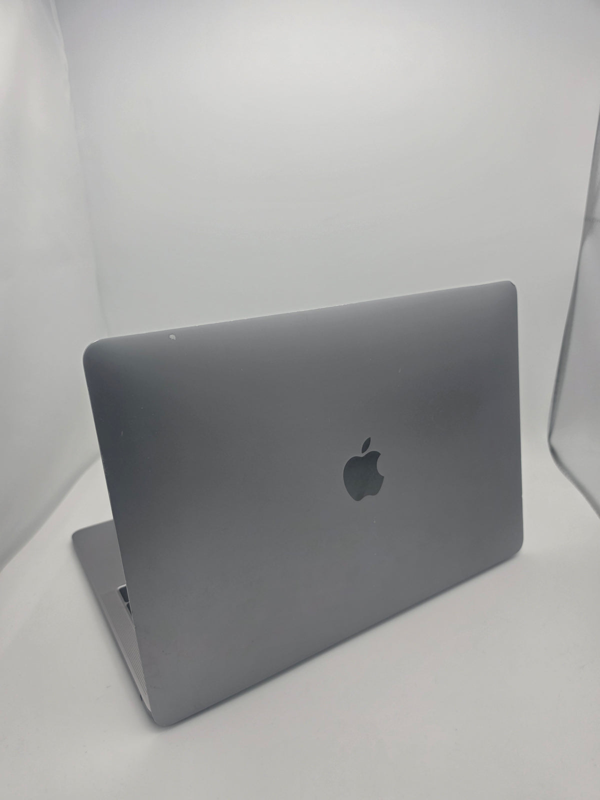 Apple MacBook Pro 13" 2019 (Intel i5) 256GB Silver, Grade C