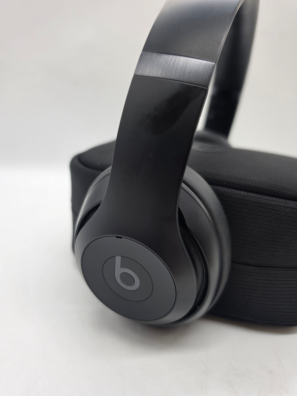 Beats Studio Pro Headphones Black, Grade B