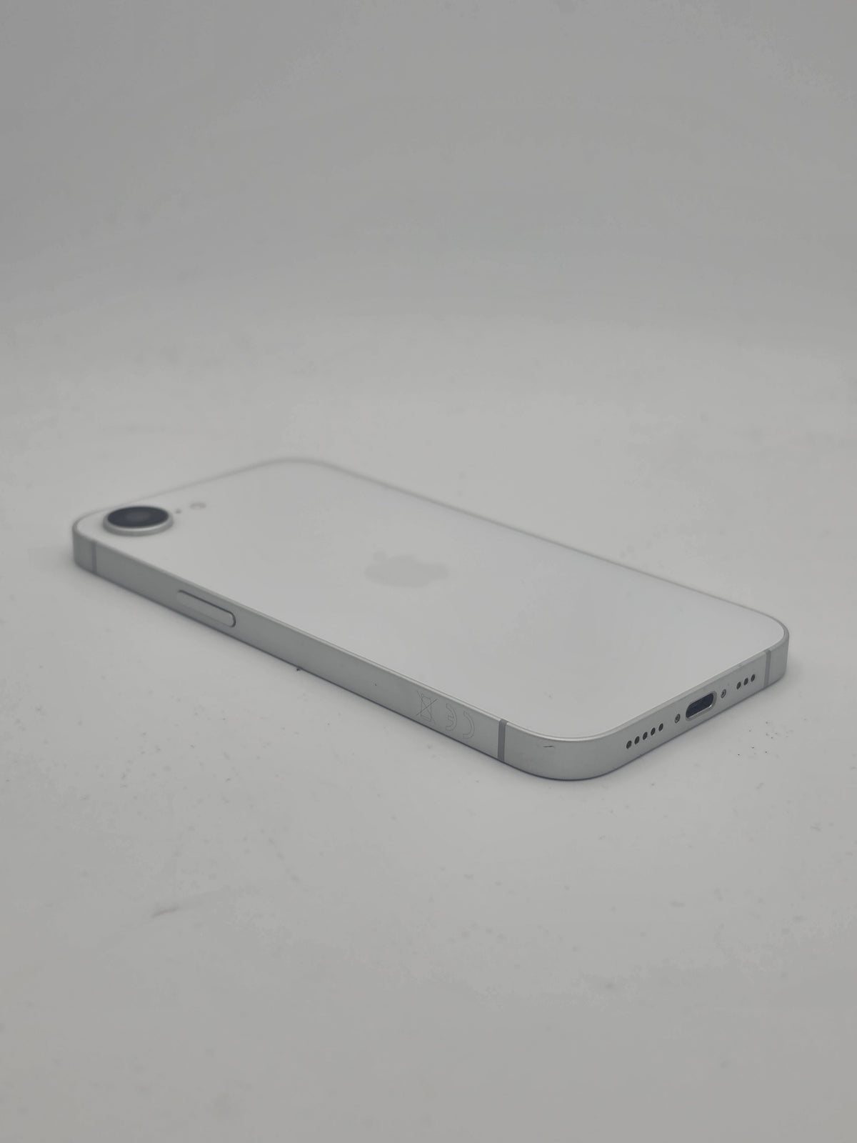 Apple iPhone 16e 128GB White, Grade B
