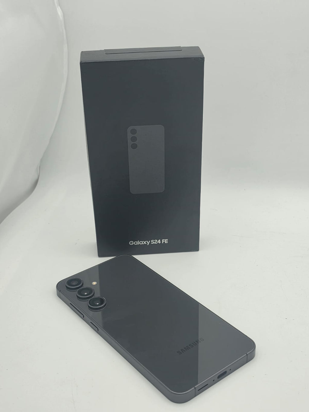 Samsung Galaxy S24 FE 128GB Graphite, Grade B