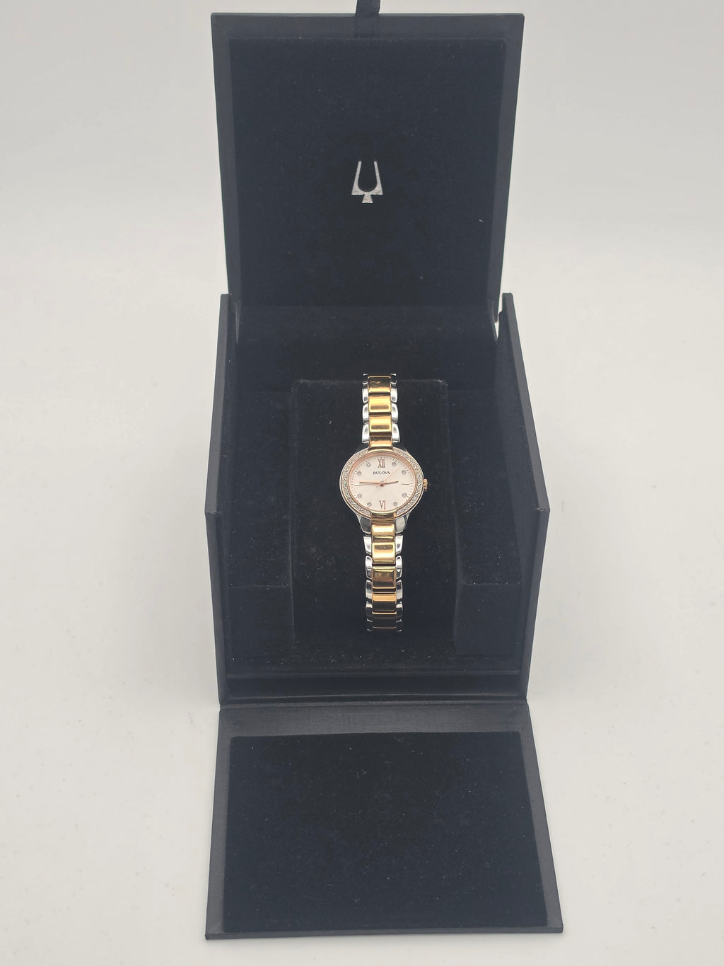 Bulova Womens Classic Sutton Diamonds (Model 98R272), Silver, Grade A