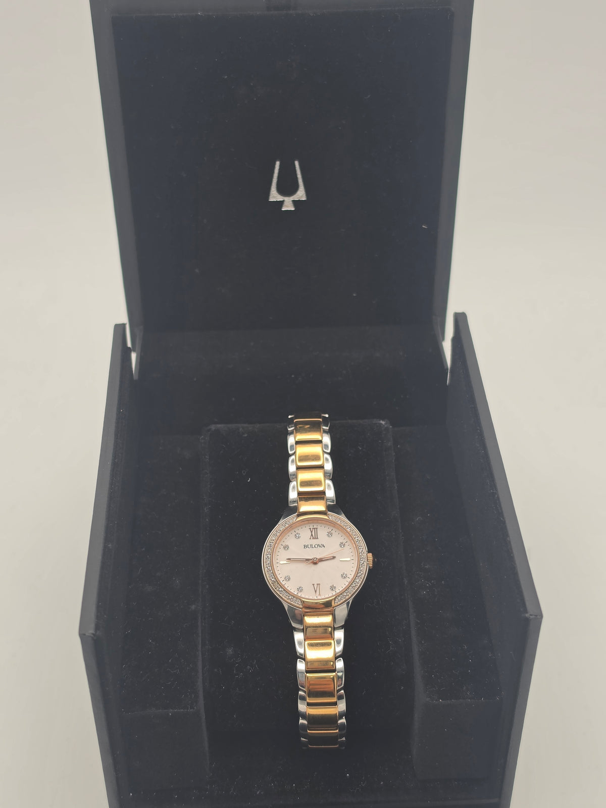 Bulova Womens Classic Sutton Diamonds (Model 98R272), Silver, Grade A
