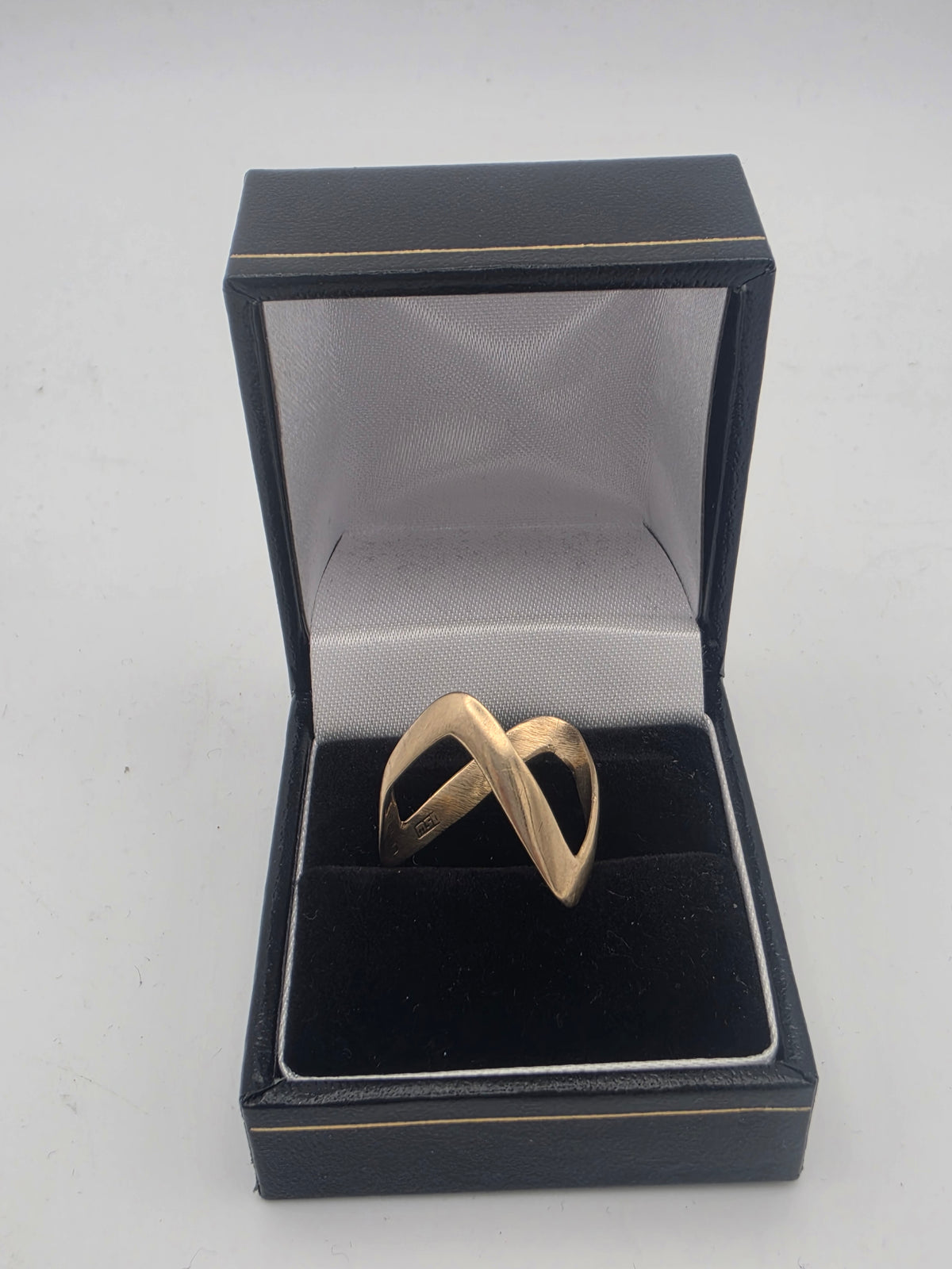 9ct Gold Wishbone Ring, Size M, 2.18G