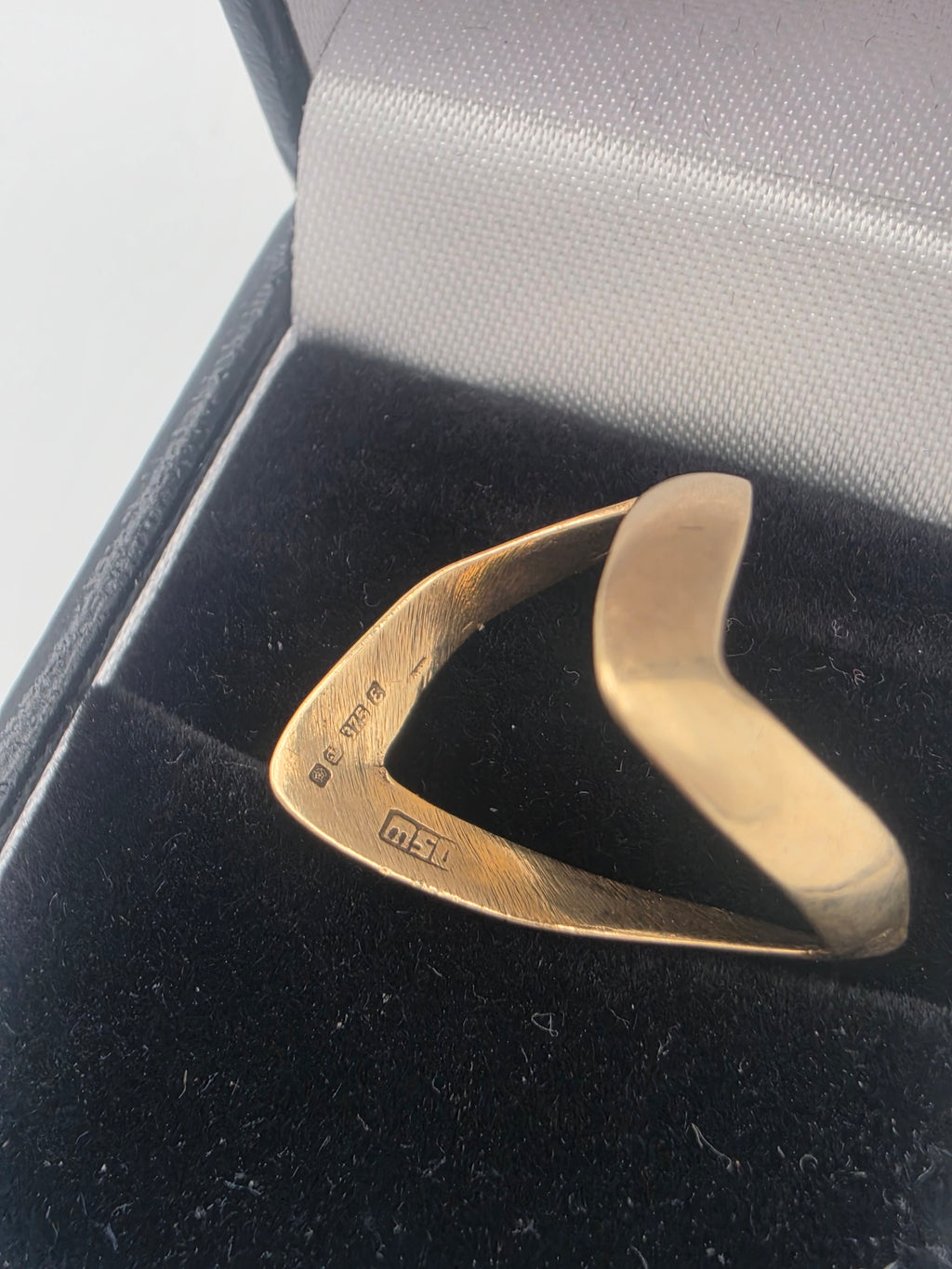 9ct Gold Wishbone Ring, Size M, 2.18G