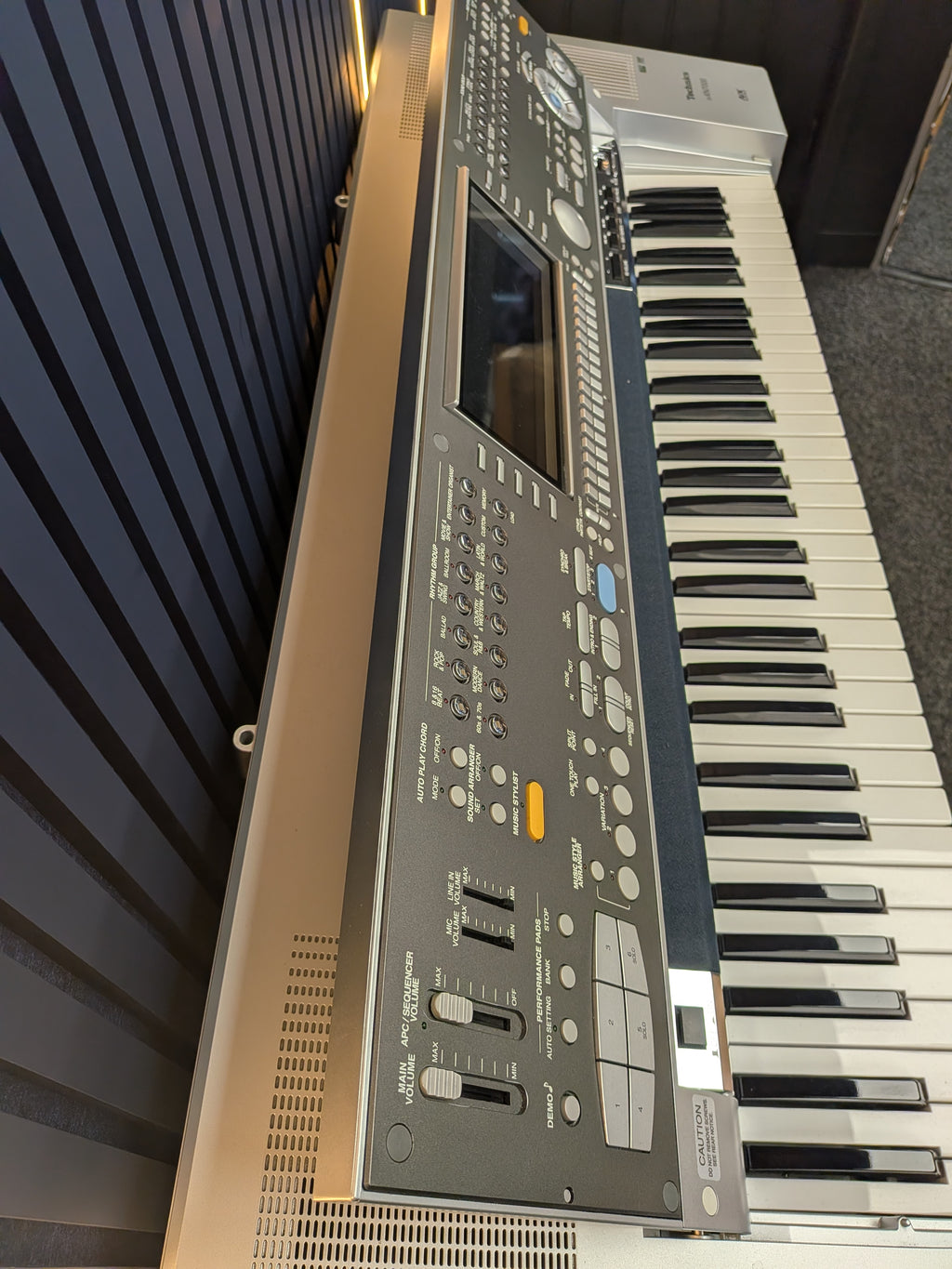 Technics KN7000 61 Key Keyboard, Silver, Grade B