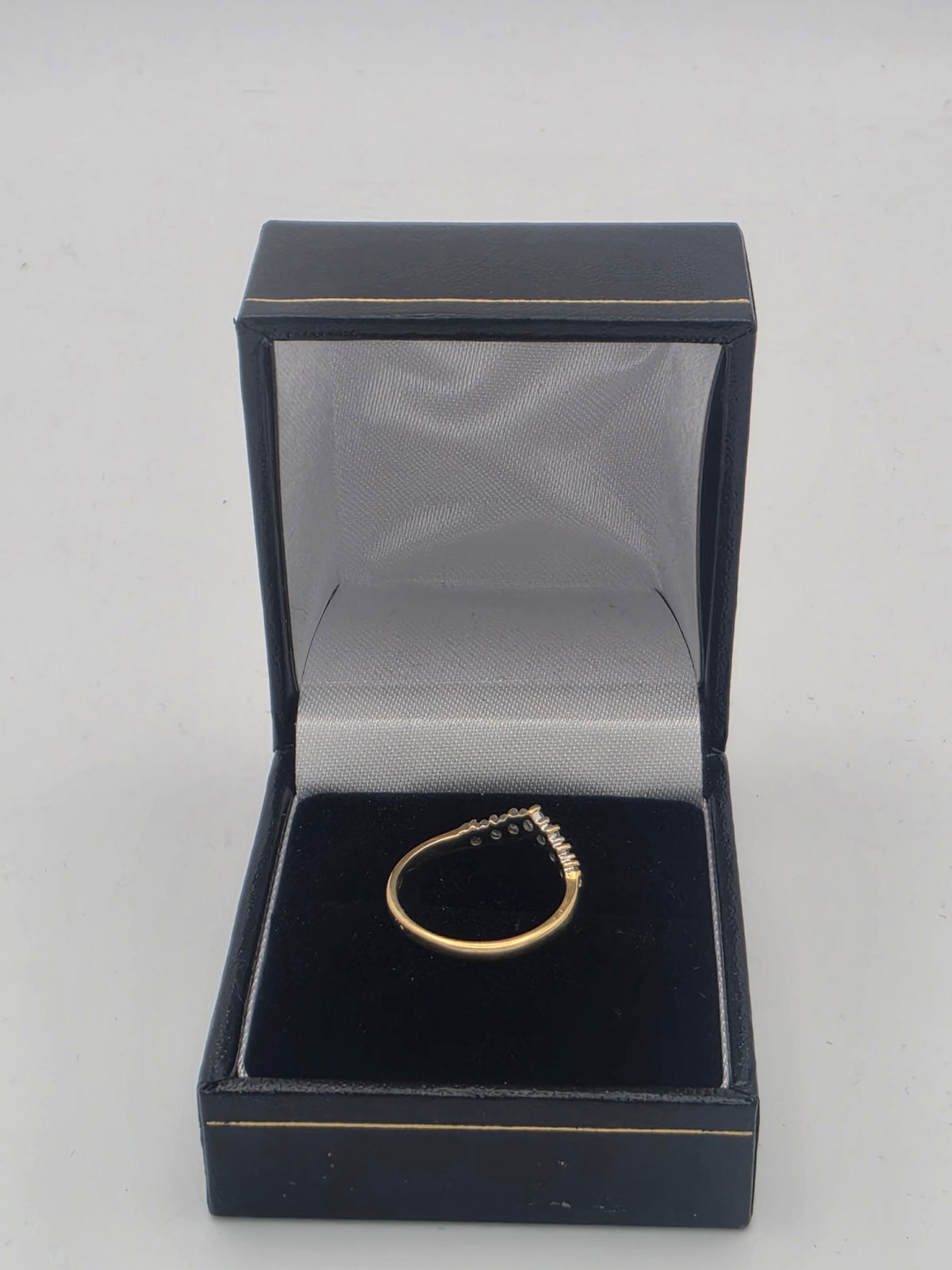 18ct Gold Chevron Ring, Size K, 1.6G