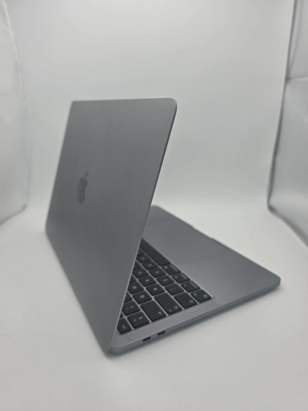 Apple MacBook Pro 13" M2 256GB Black, Grade B