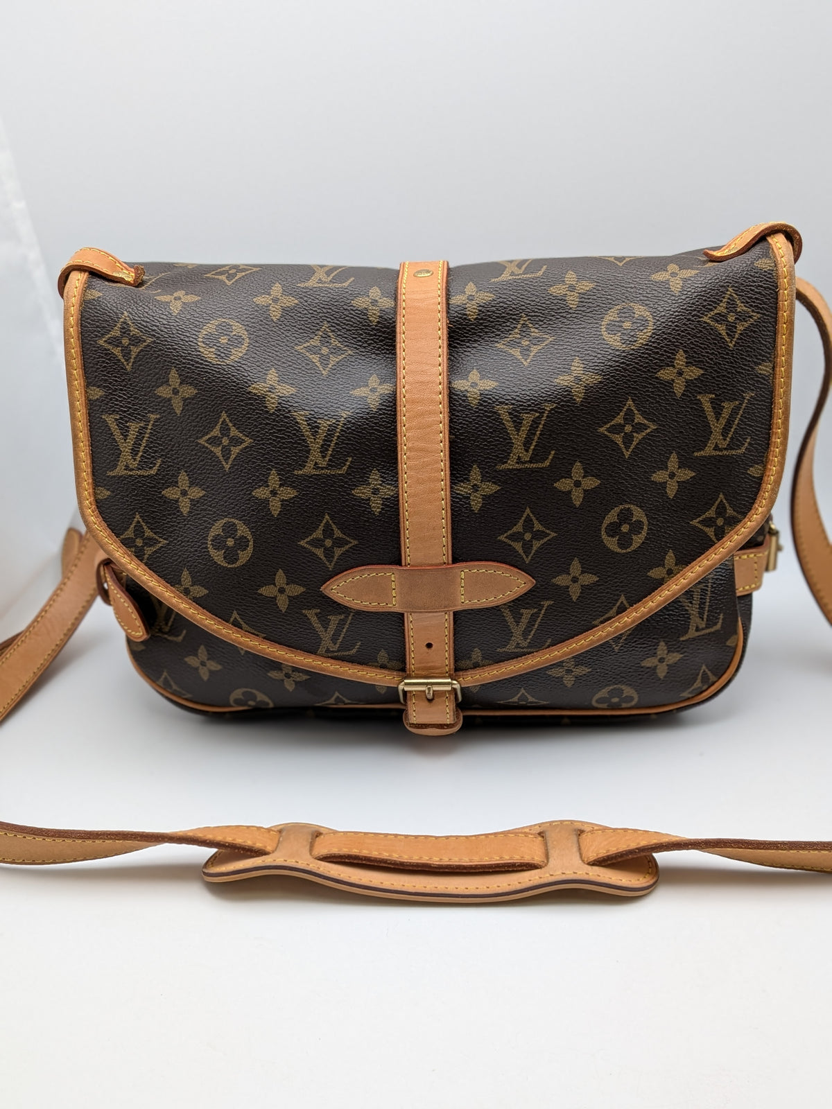 Louis Vuitton Saumur 30 Cross body Shoulder Bag, Grade B