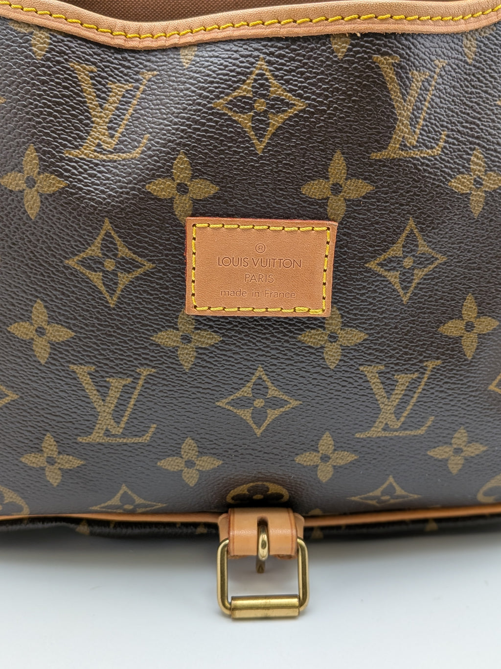 Louis Vuitton Saumur 30 Cross body Shoulder Bag, Grade B