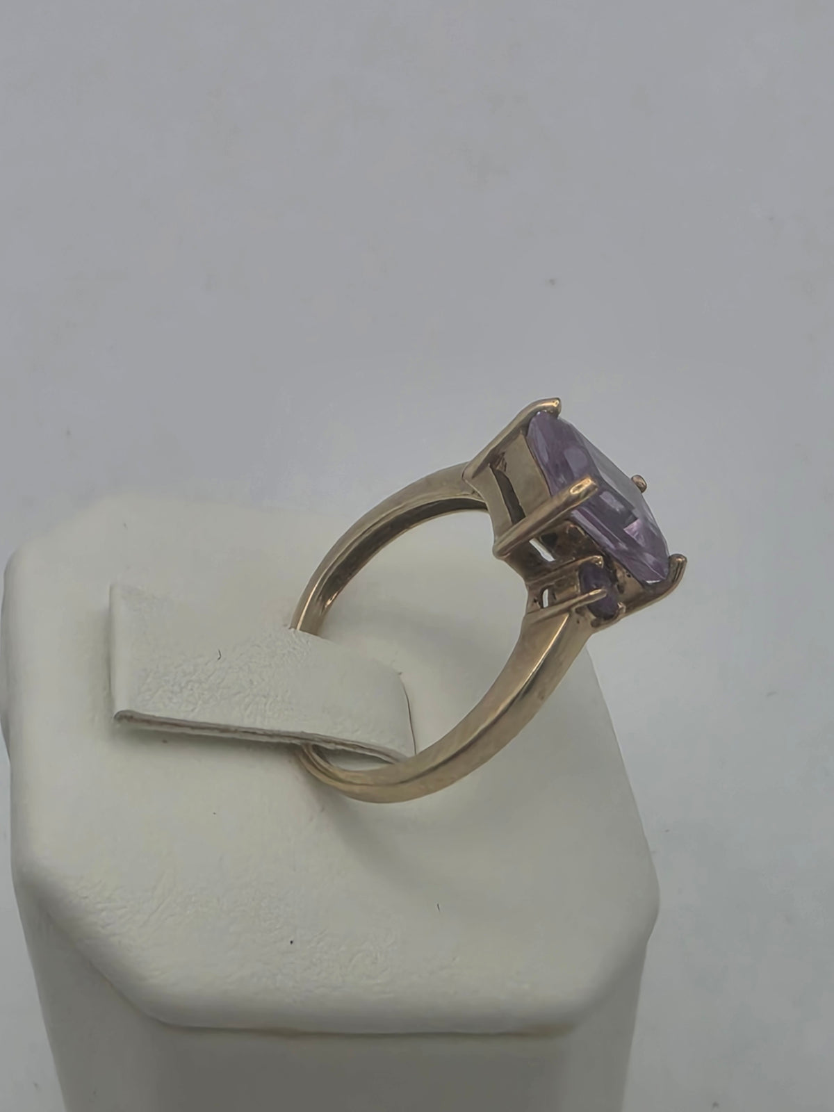 9ct Gold Three Stone Ring, Size O, 3.74G
