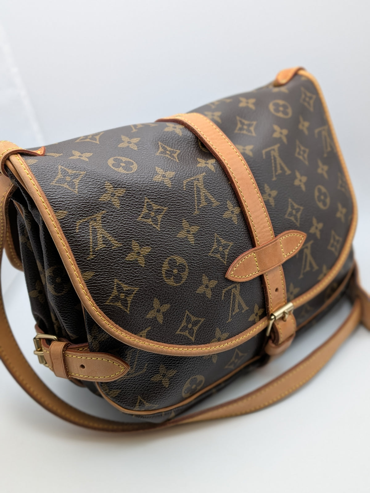 Louis Vuitton Saumur 30 Cross body Shoulder Bag, Grade B