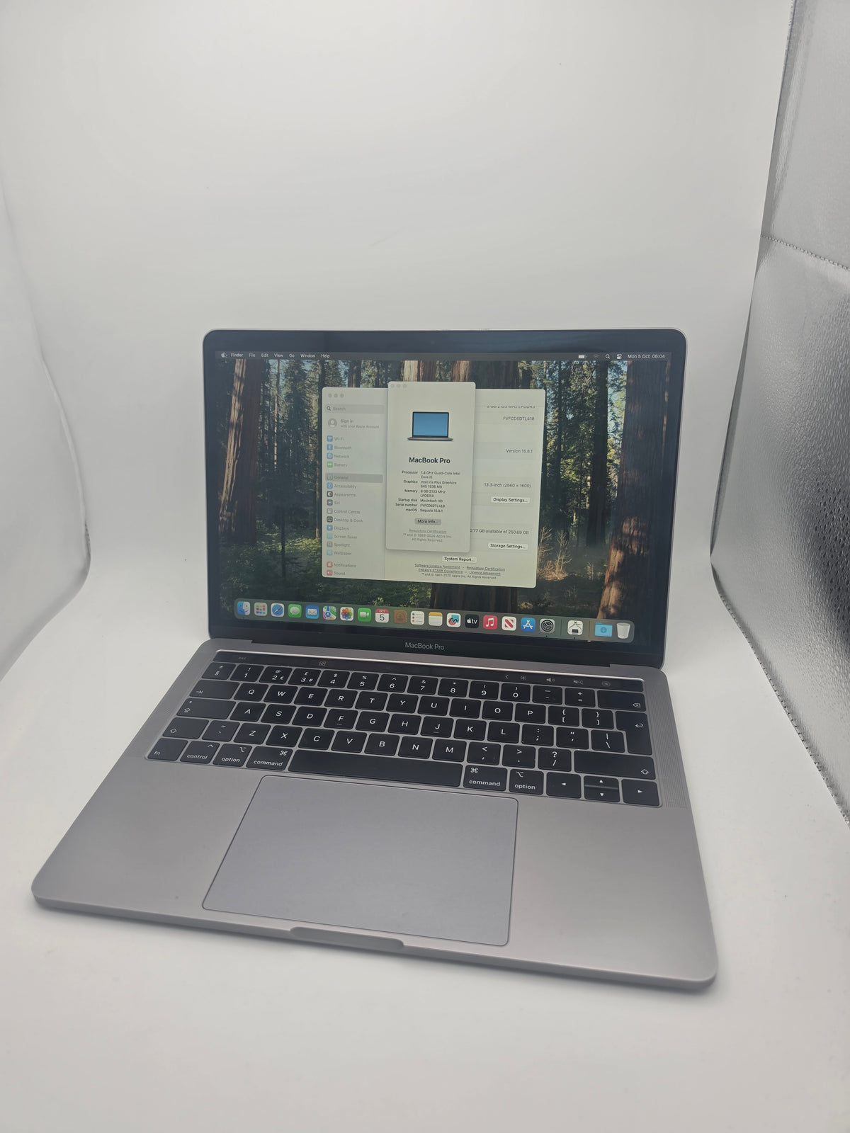 Apple MacBook Pro 13" 2019 (Intel i5) 256GB Silver, Grade C