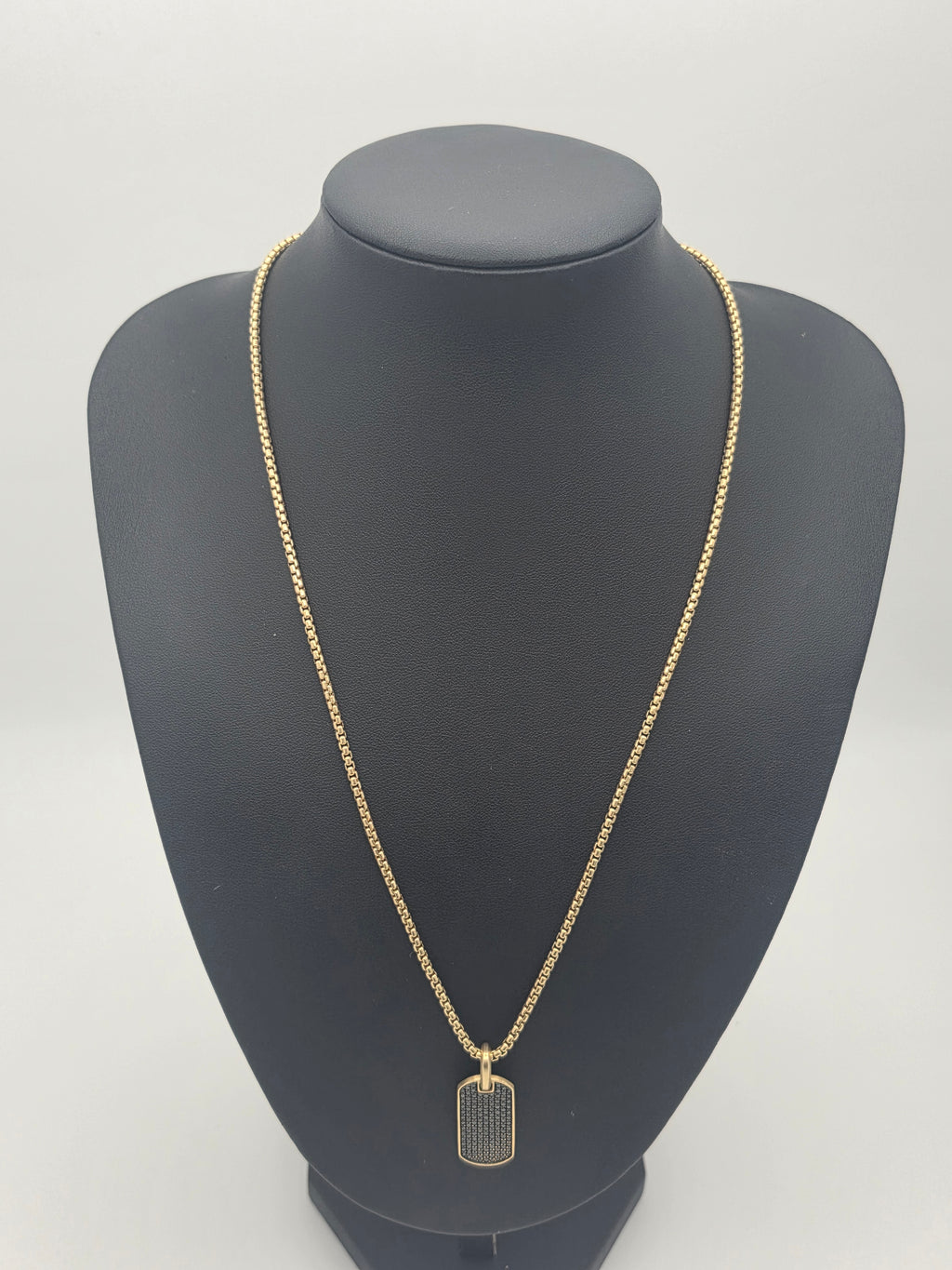 18CT Gold Box Chain with Pendant 22.5", 22.86G